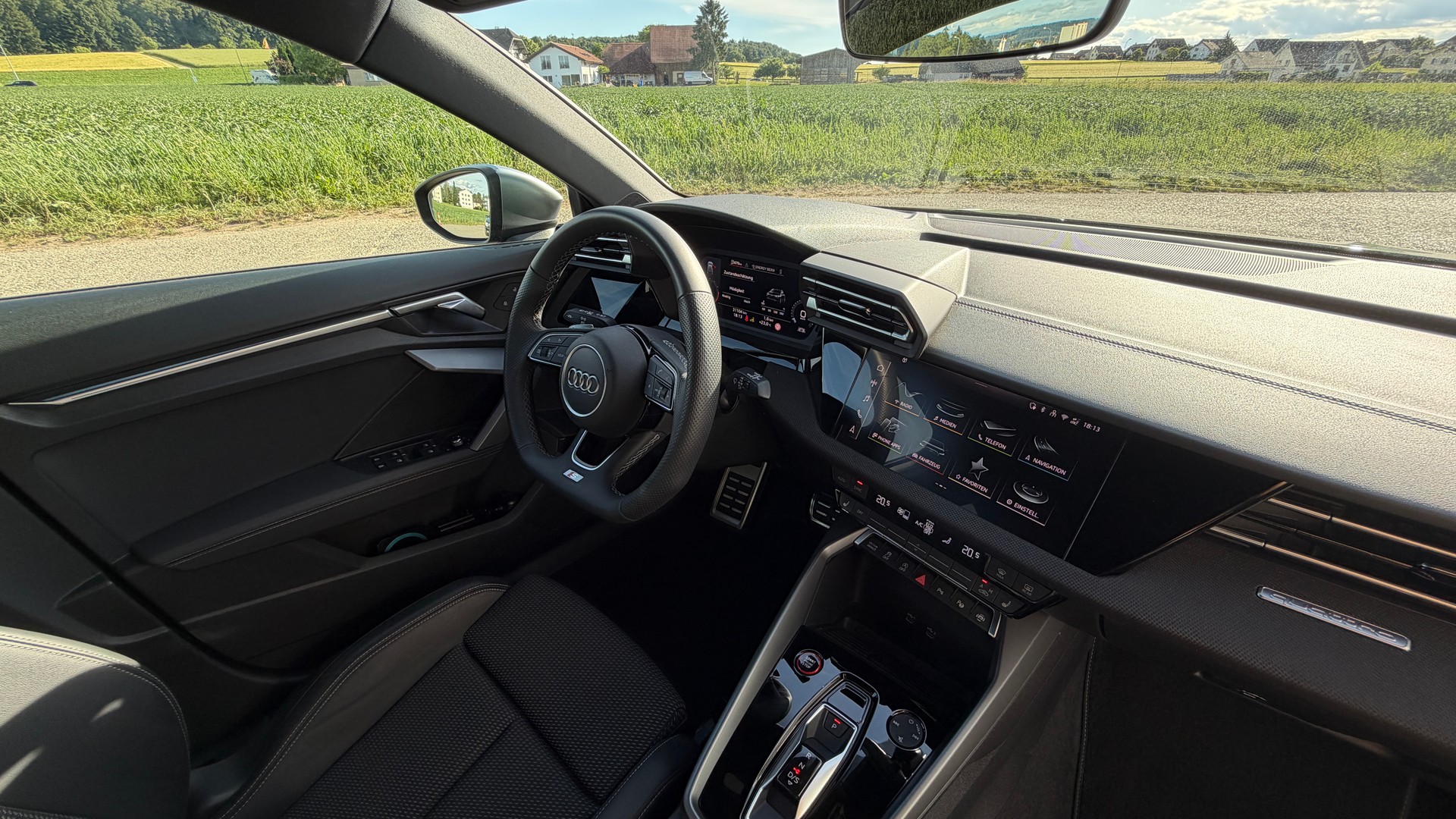 AUDI S3 Sportback TFSI quattro S-tronic Akrapovič-image-18
