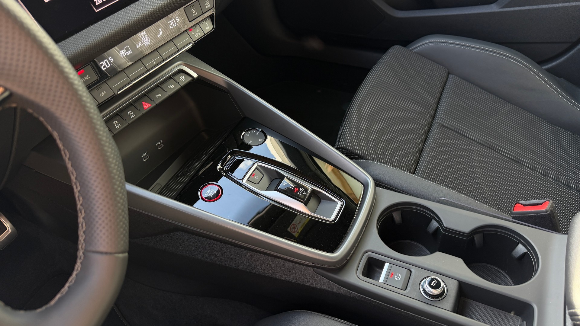 AUDI S3 Sportback TFSI quattro S-tronic Akrapovič-image-13