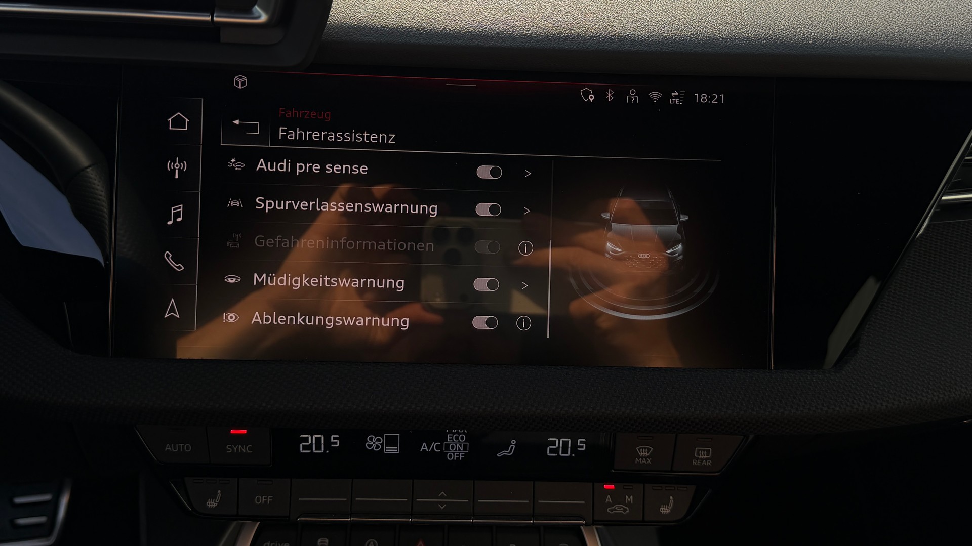AUDI S3 Sportback TFSI quattro S-tronic Akrapovič-image-26