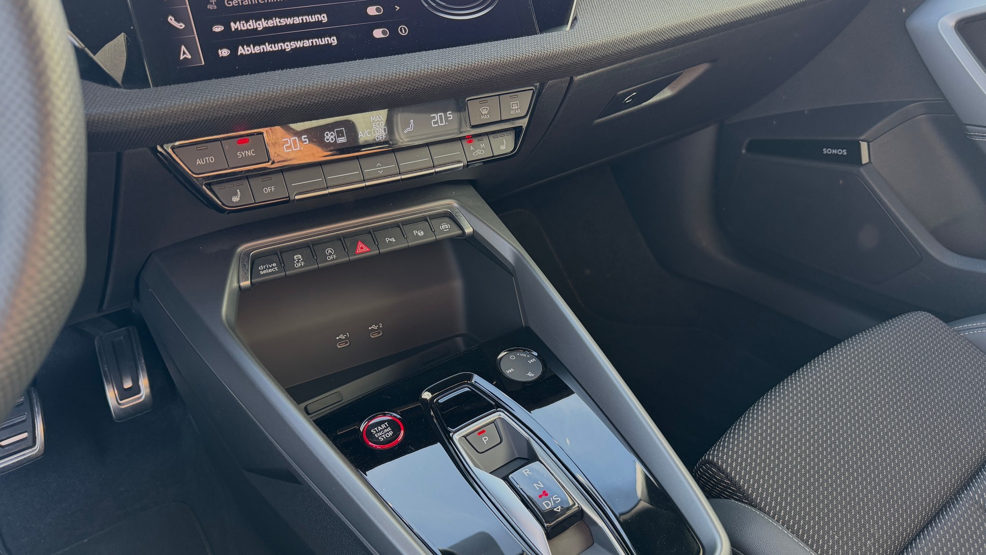 AUDI S3 Sportback TFSI quattro S-tronic Akrapovič-image-24