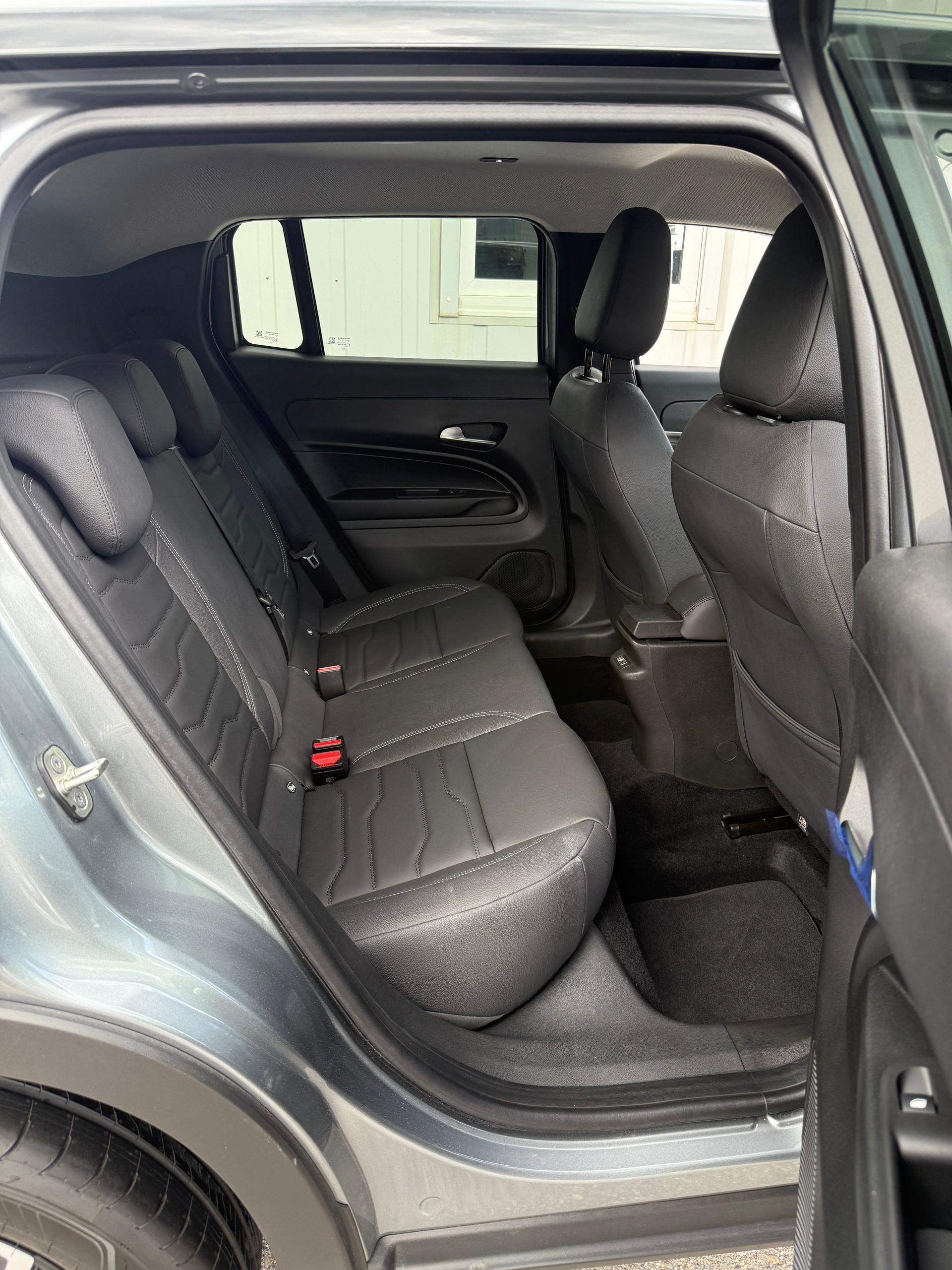 JEEP Avenger 54kWh Swiss Altitude Plus Sky * NEUWAGEN MIT TAGESZULASUNG *-image-15