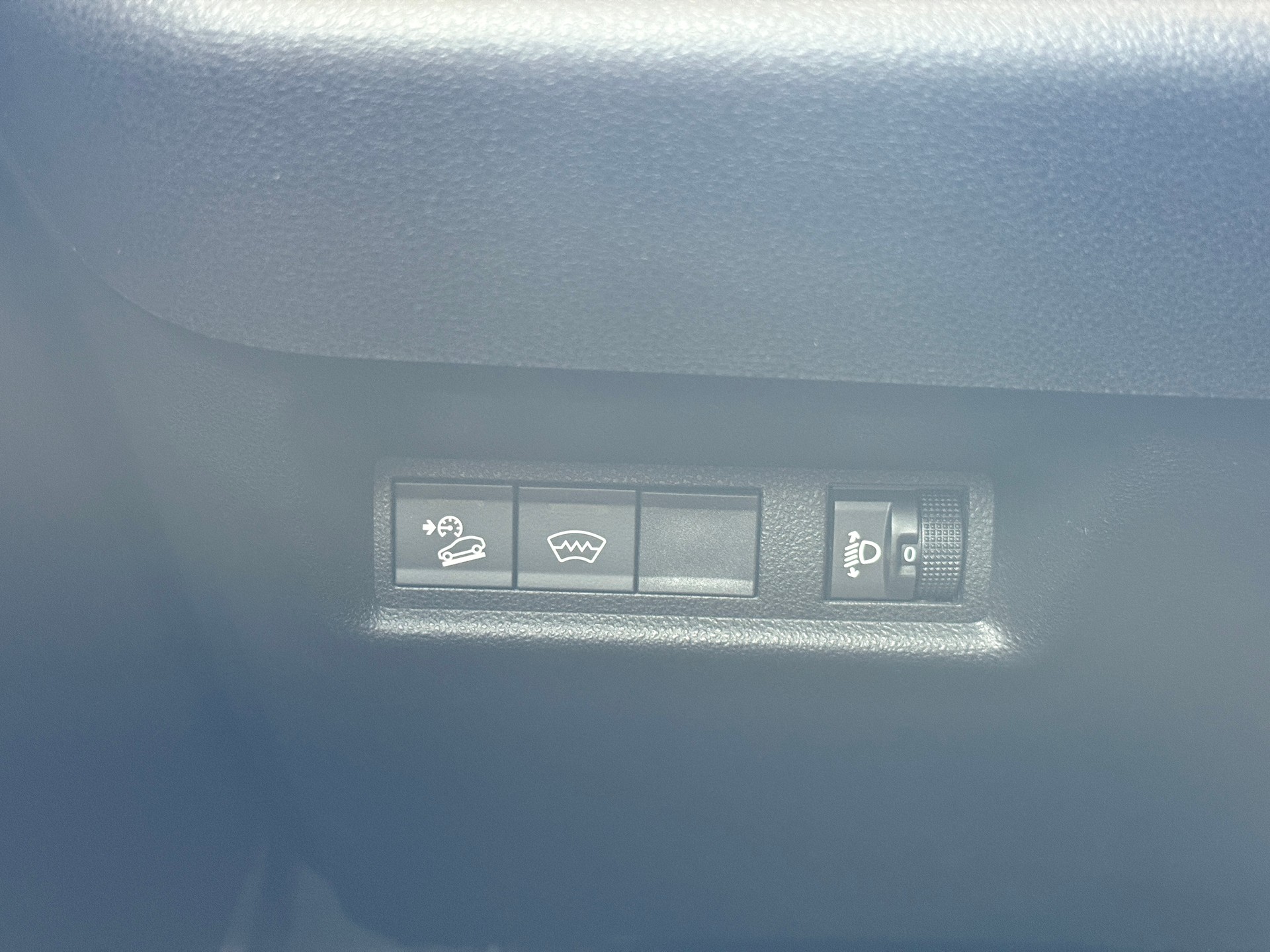 JEEP Avenger 54kWh Swiss Altitude Plus Sky * NEUWAGEN MIT TAGESZULASUNG *-image-23