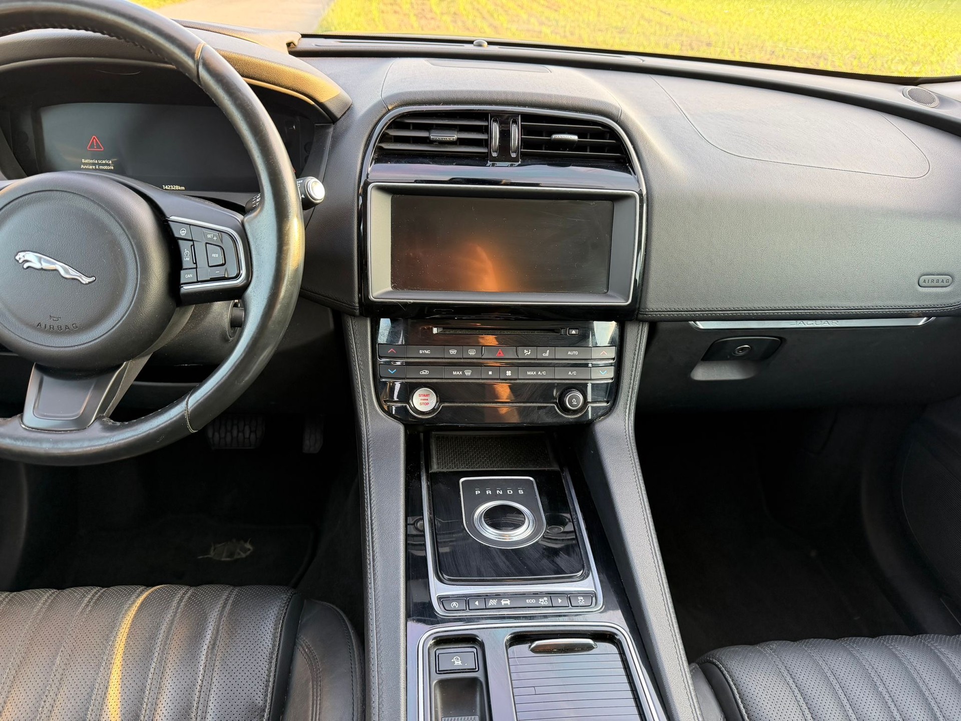 JAGUAR F-Pace 2.0d R-Sport AWD Automatik-image-10
