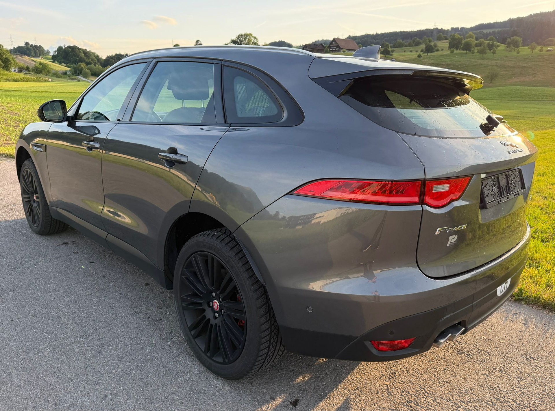 JAGUAR F-Pace 2.0d R-Sport AWD Automatik-image-3