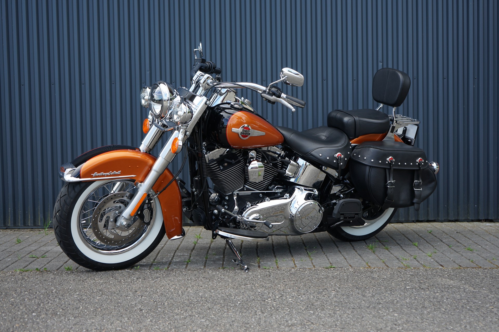 HARLEY-DAVIDSON FLSTC Softail Heritage Classic ABS-showroom-element-1