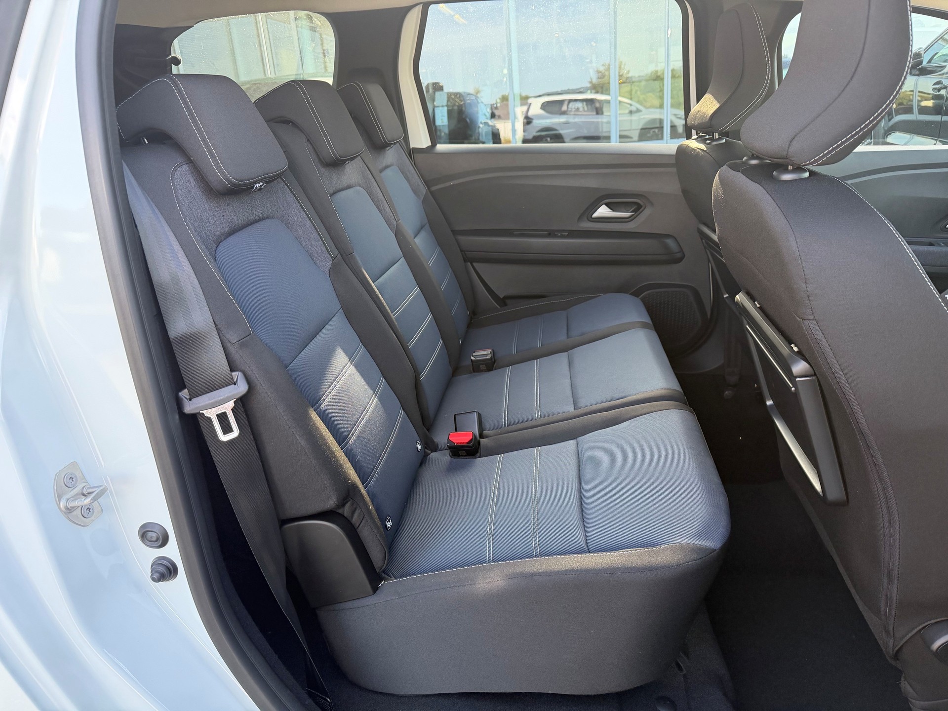 DACIA Jogger HEV 155 Journey-image-9