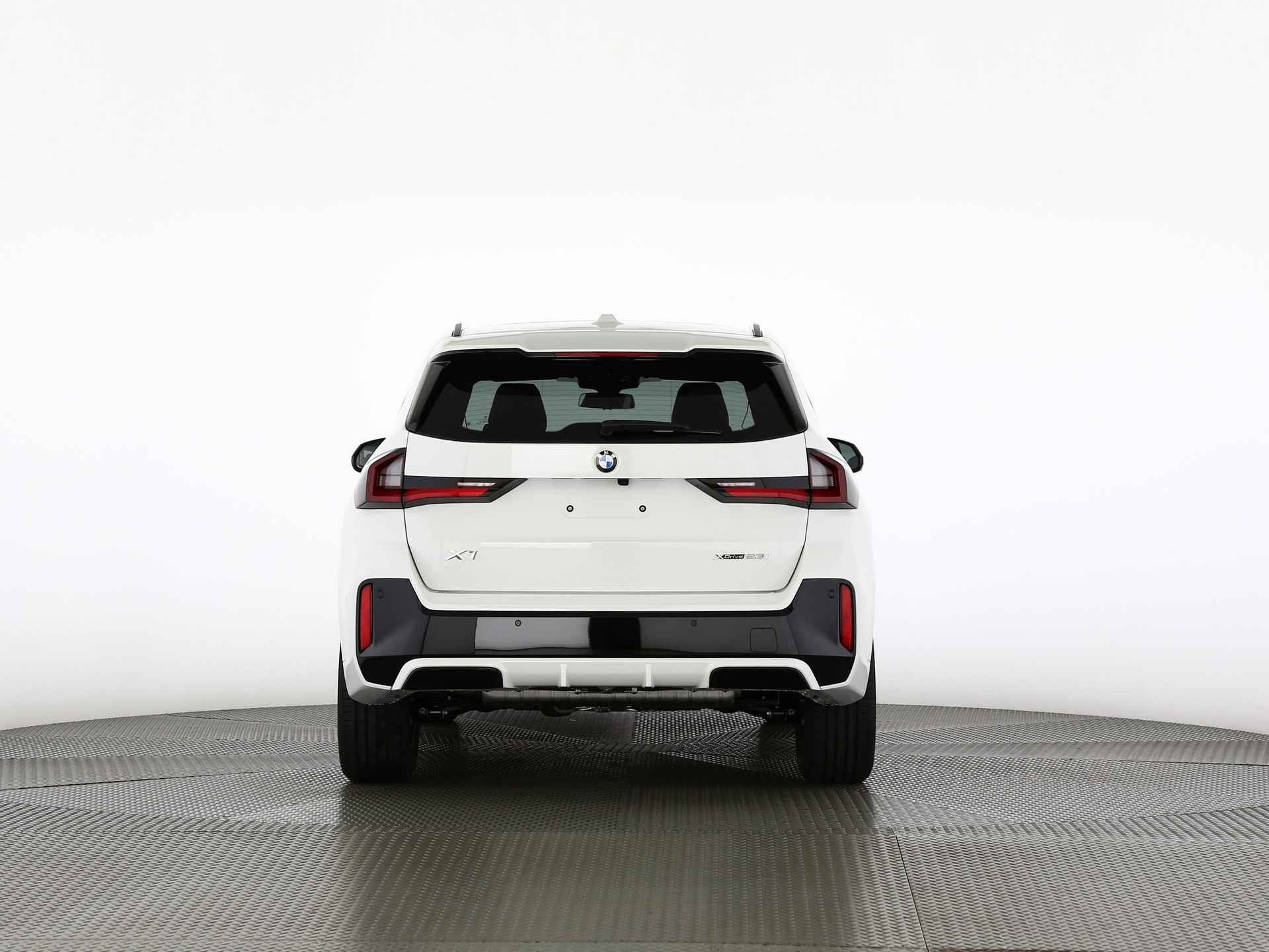 BMW X1 23i xDrive paddles-image-3