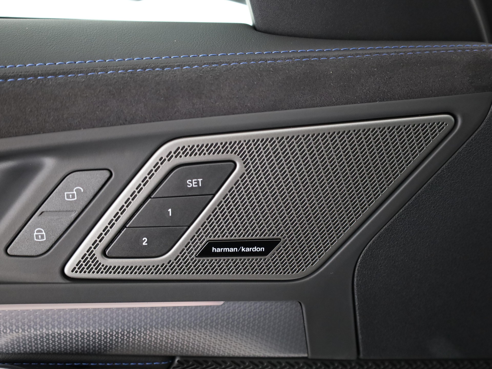 BMW X1 23i xDrive paddles-image-10