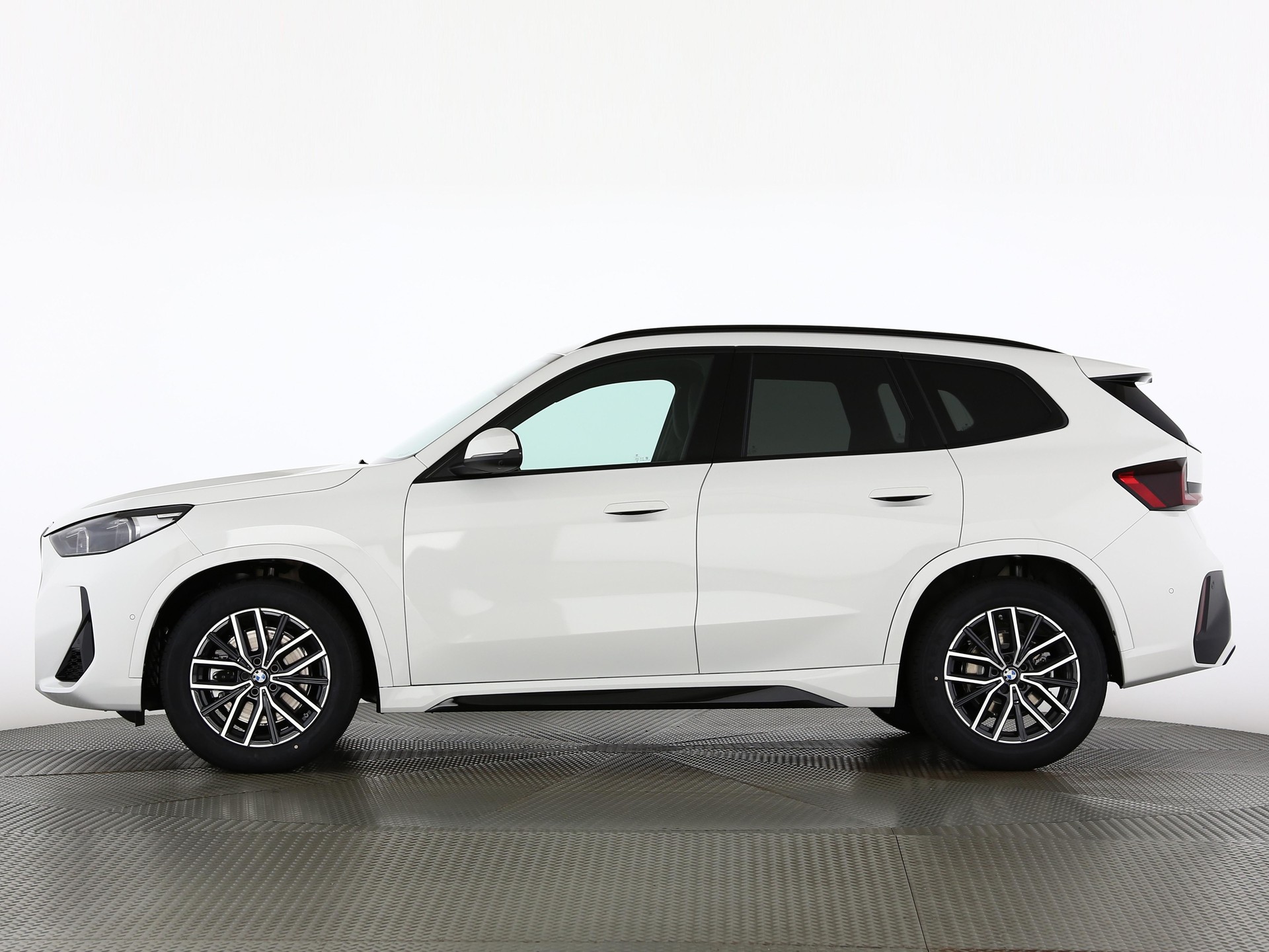 BMW X1 23i xDrive paddles-image-2