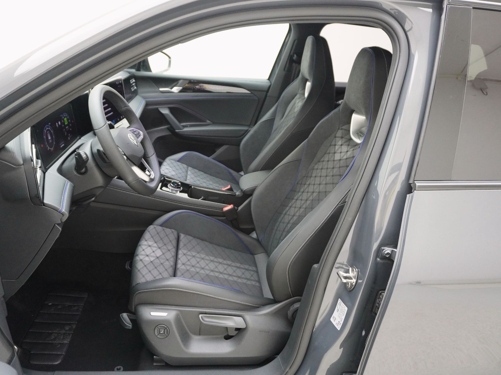 VW Tiguan 2.0 TSI R-Line 4motion-image-12