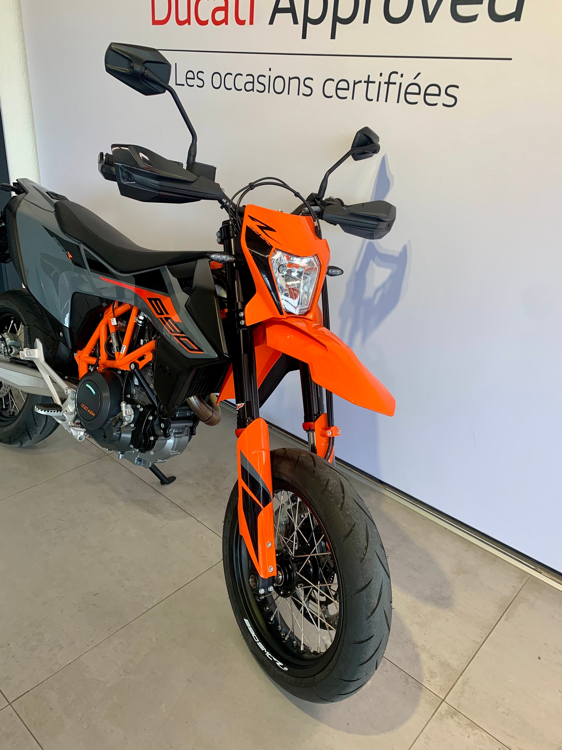 KTM 690 SMC R-showroom-element-3