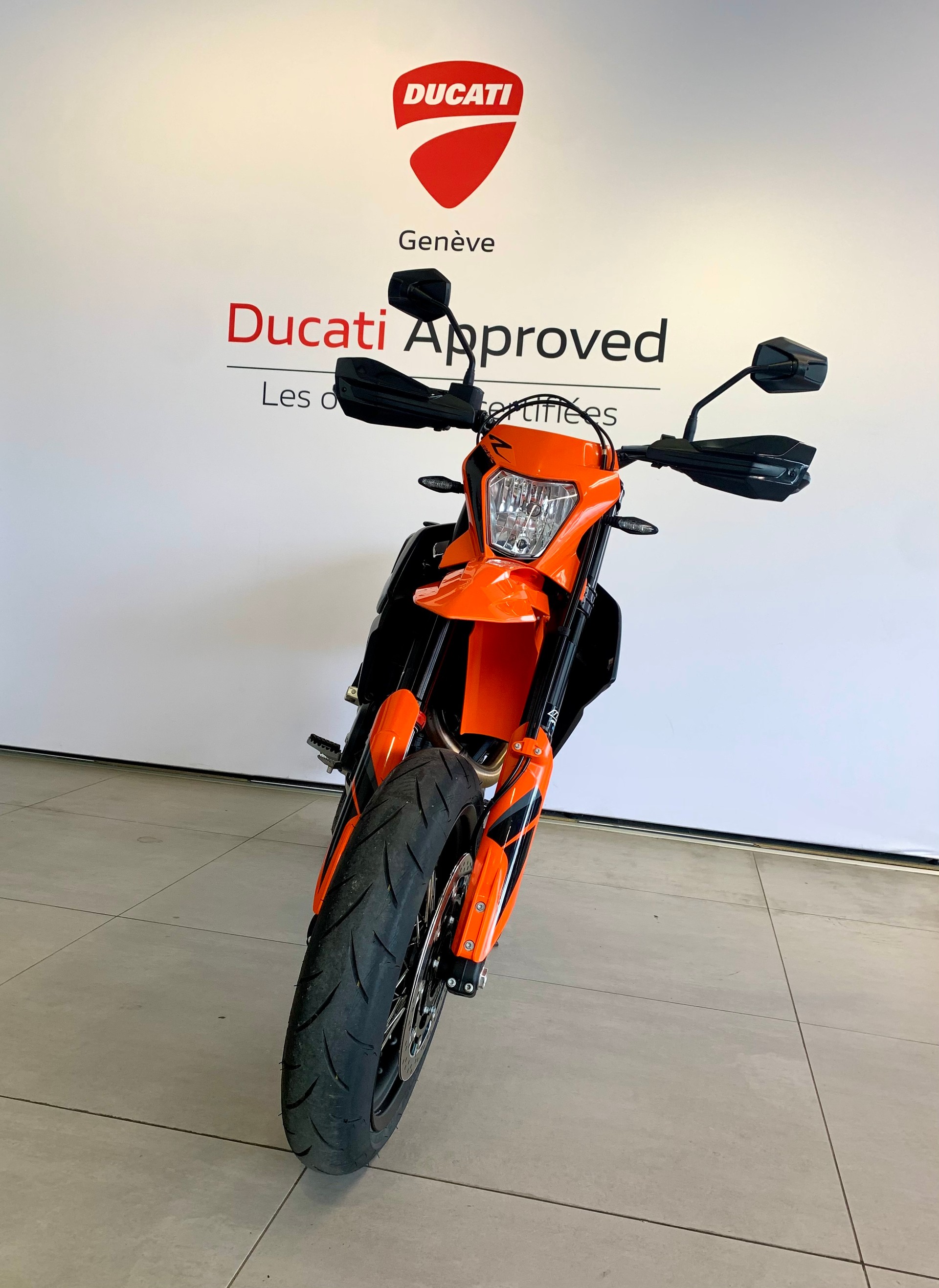 KTM 690 SMC R-showroom-element-2
