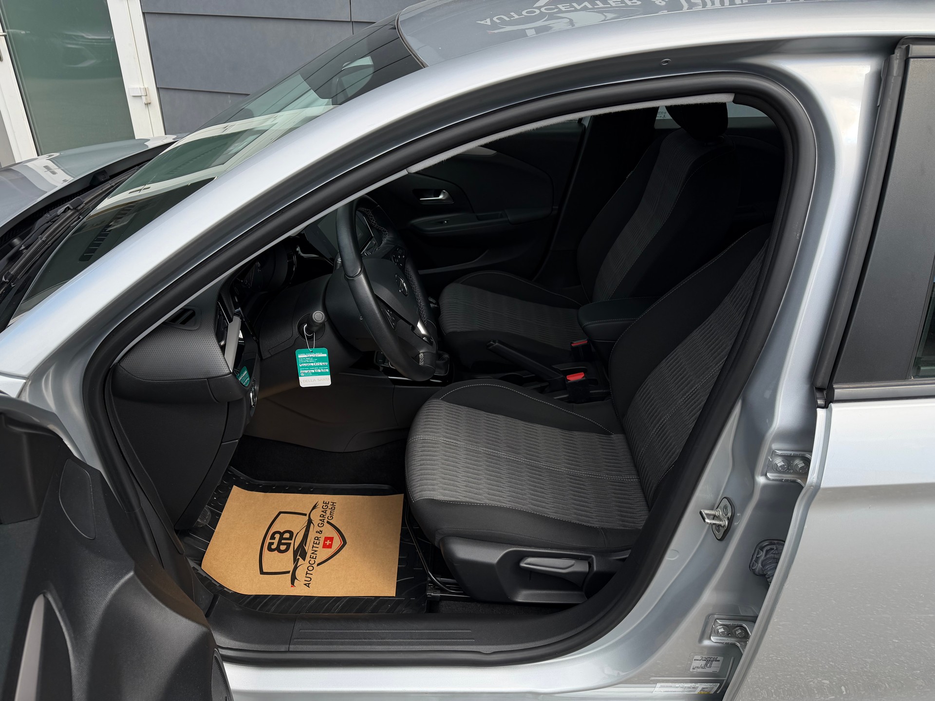 OPEL Corsa 1.2 TP Elegance-image-9