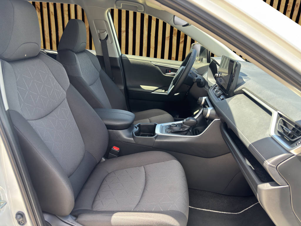 TOYOTA RAV-4 2.5 HEV Trend-image-4