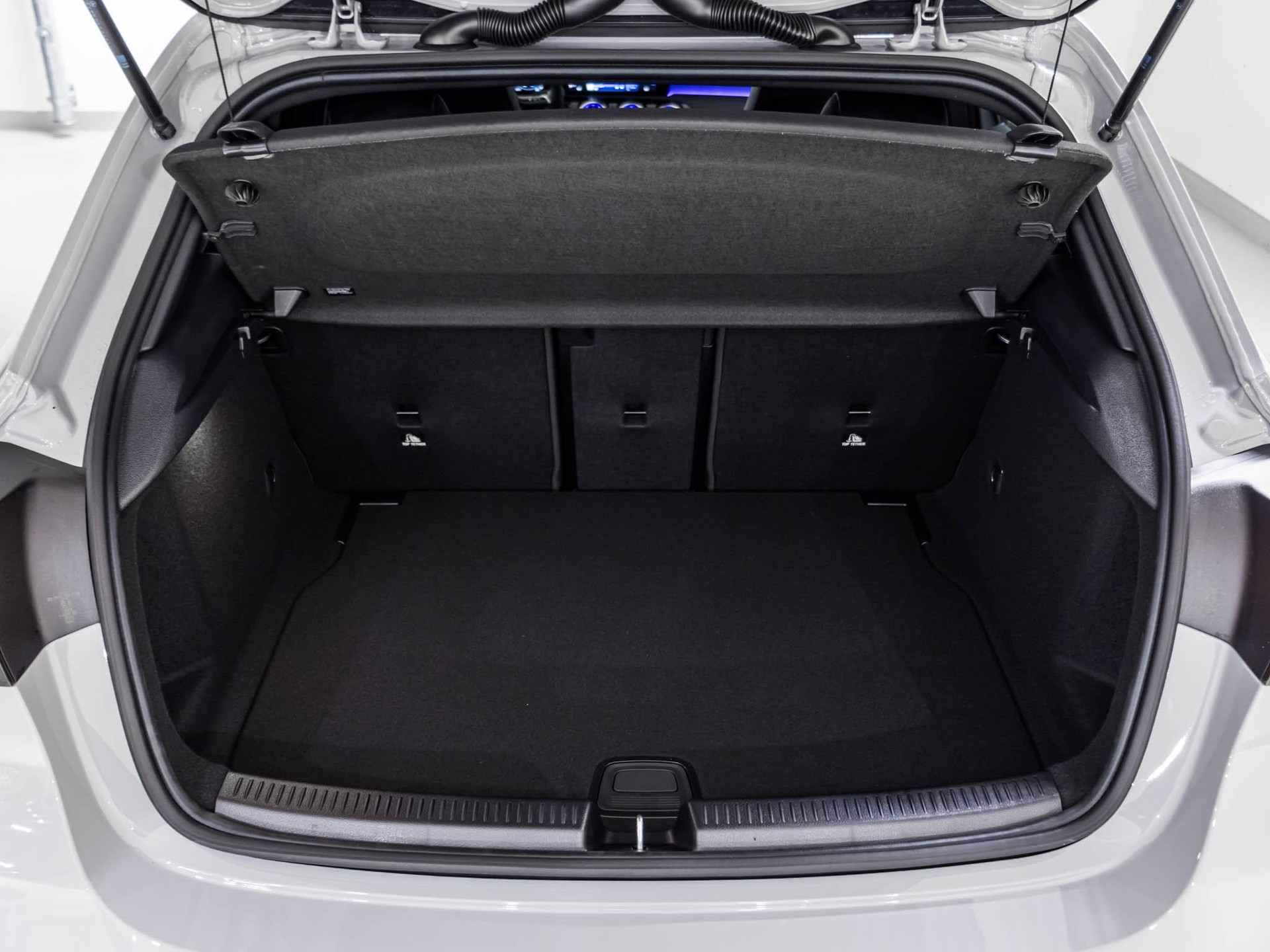 MERCEDES-BENZ A 200 "Night Star"-image-12
