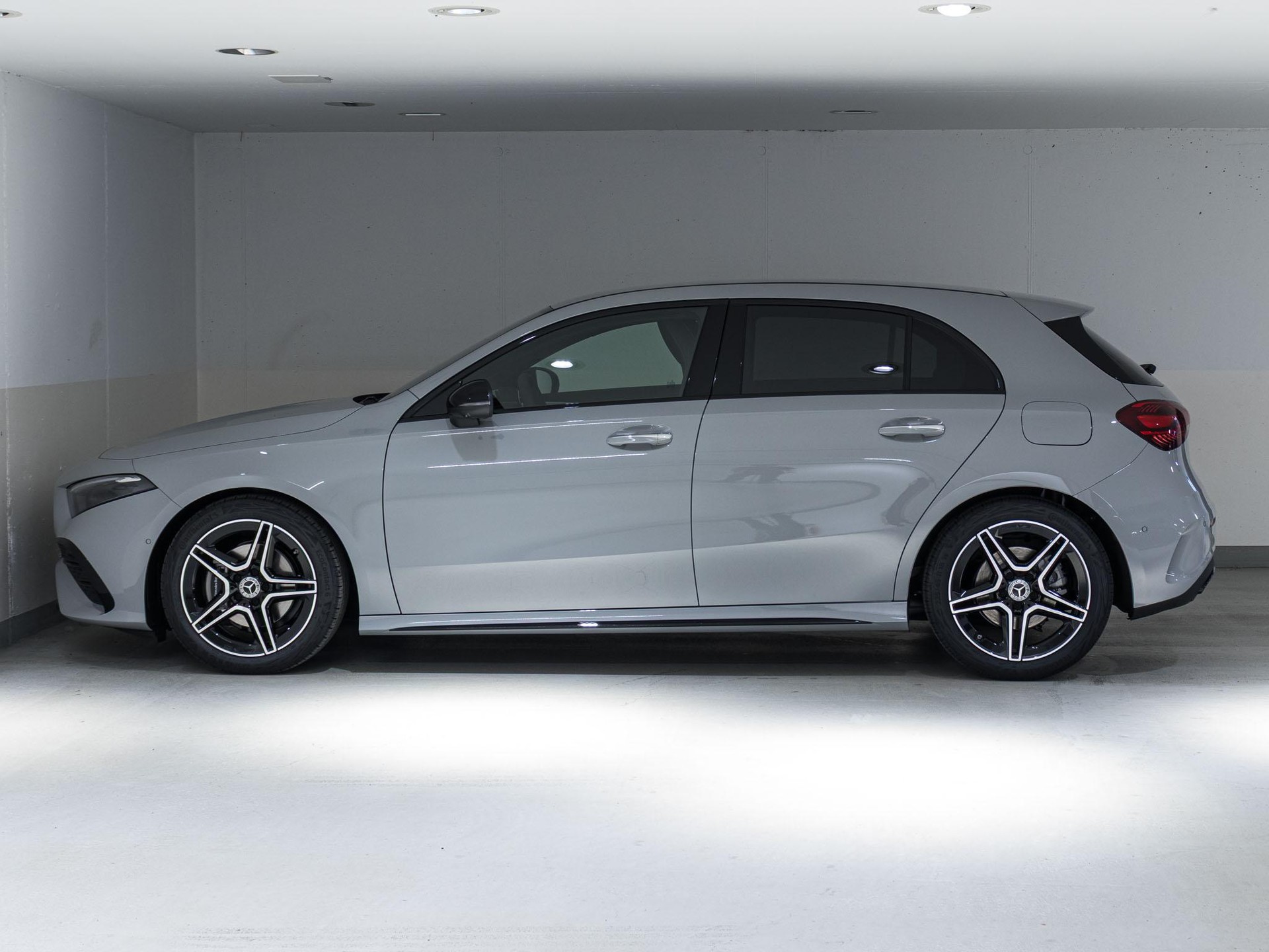 MERCEDES-BENZ A 200 "Night Star"-image-4