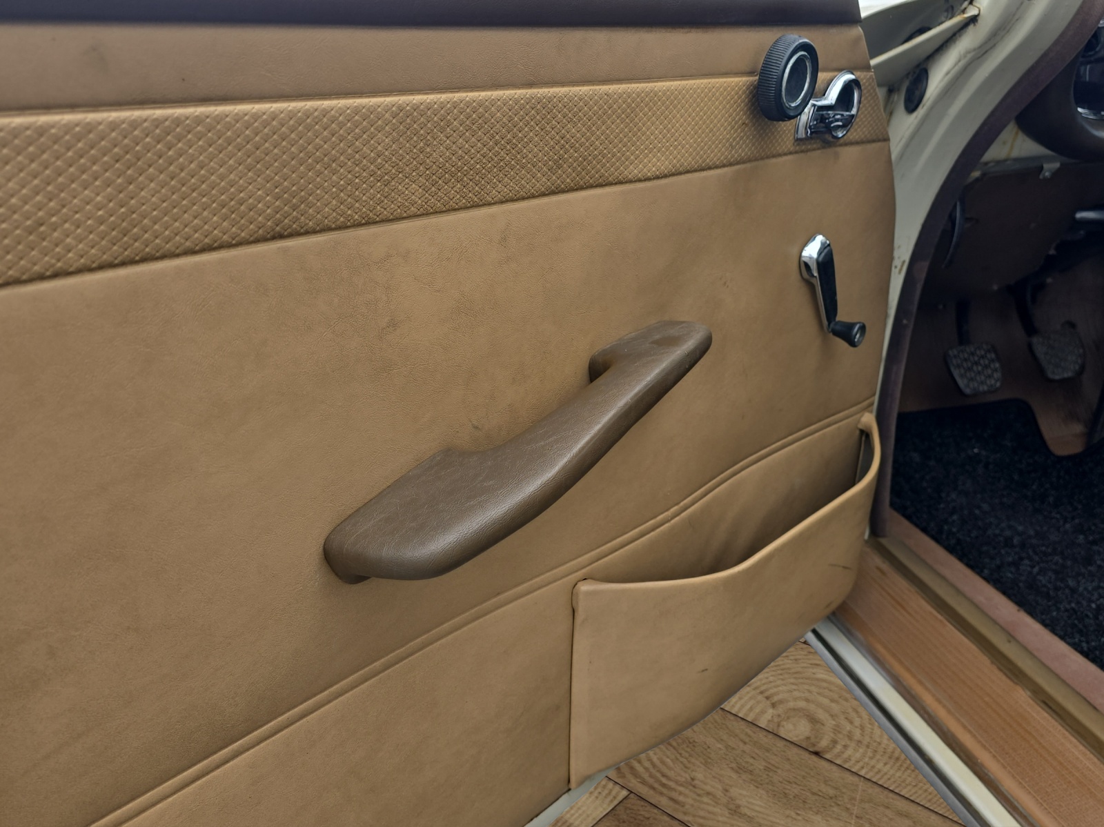 MERCEDES-BENZ 200-image-13