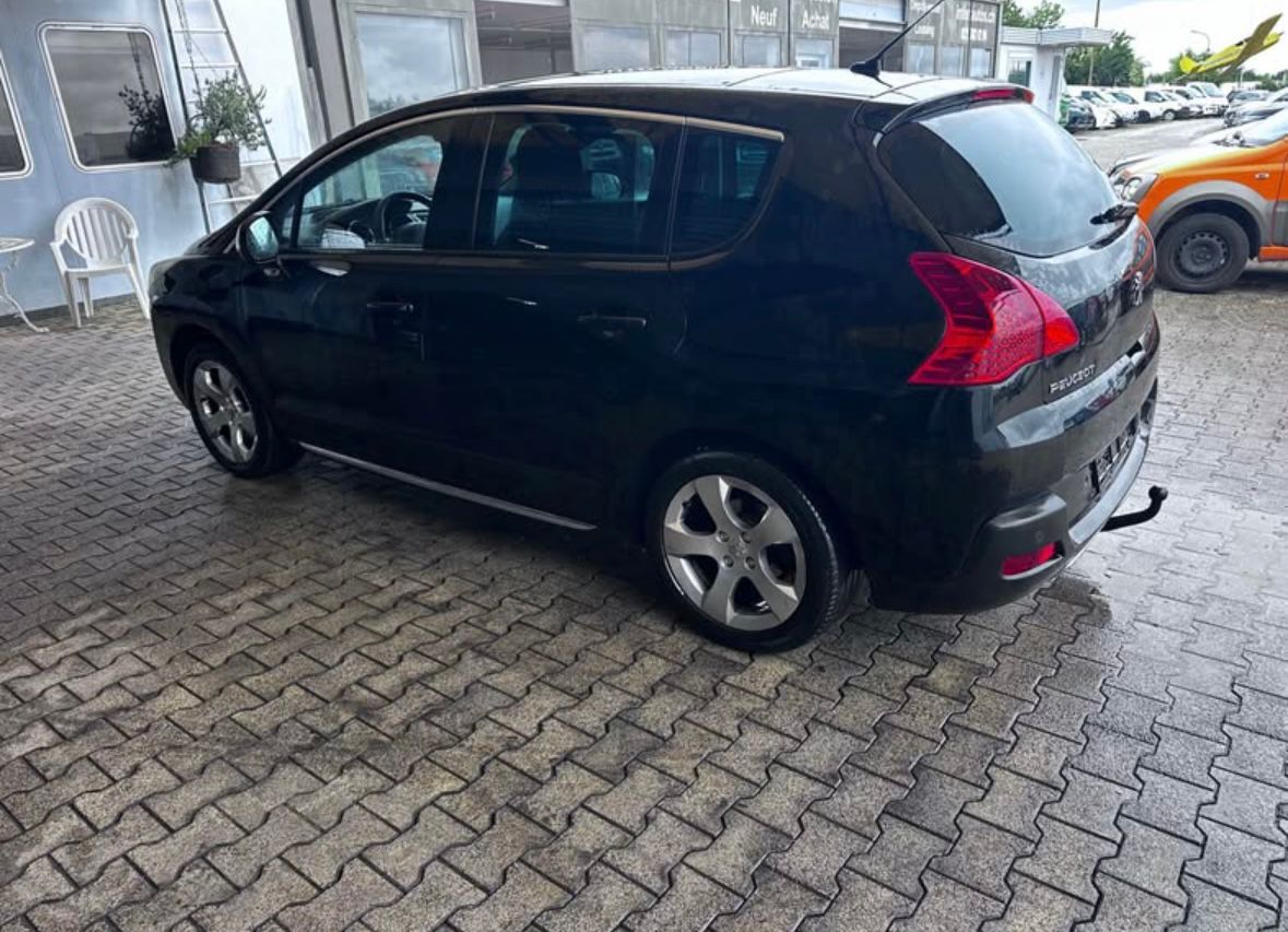PEUGEOT 3008 2.0 HDI Platinum Tiptronic-image-3