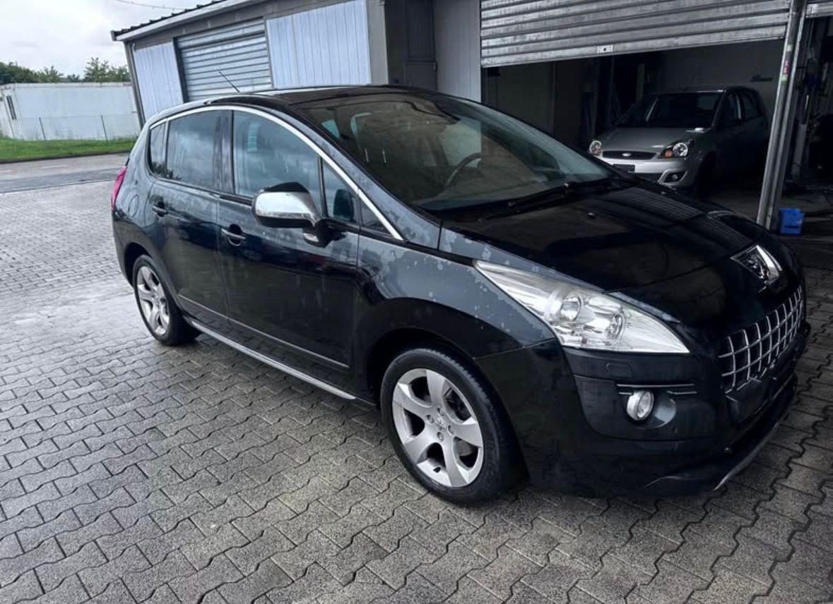 PEUGEOT 3008 2.0 HDI Platinum Tiptronic-image-2