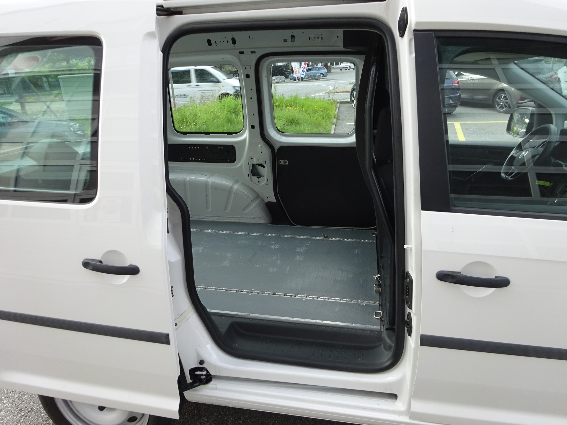 VW Caddy 2.0TDI 4Motion BlueMotion Technology-image-19