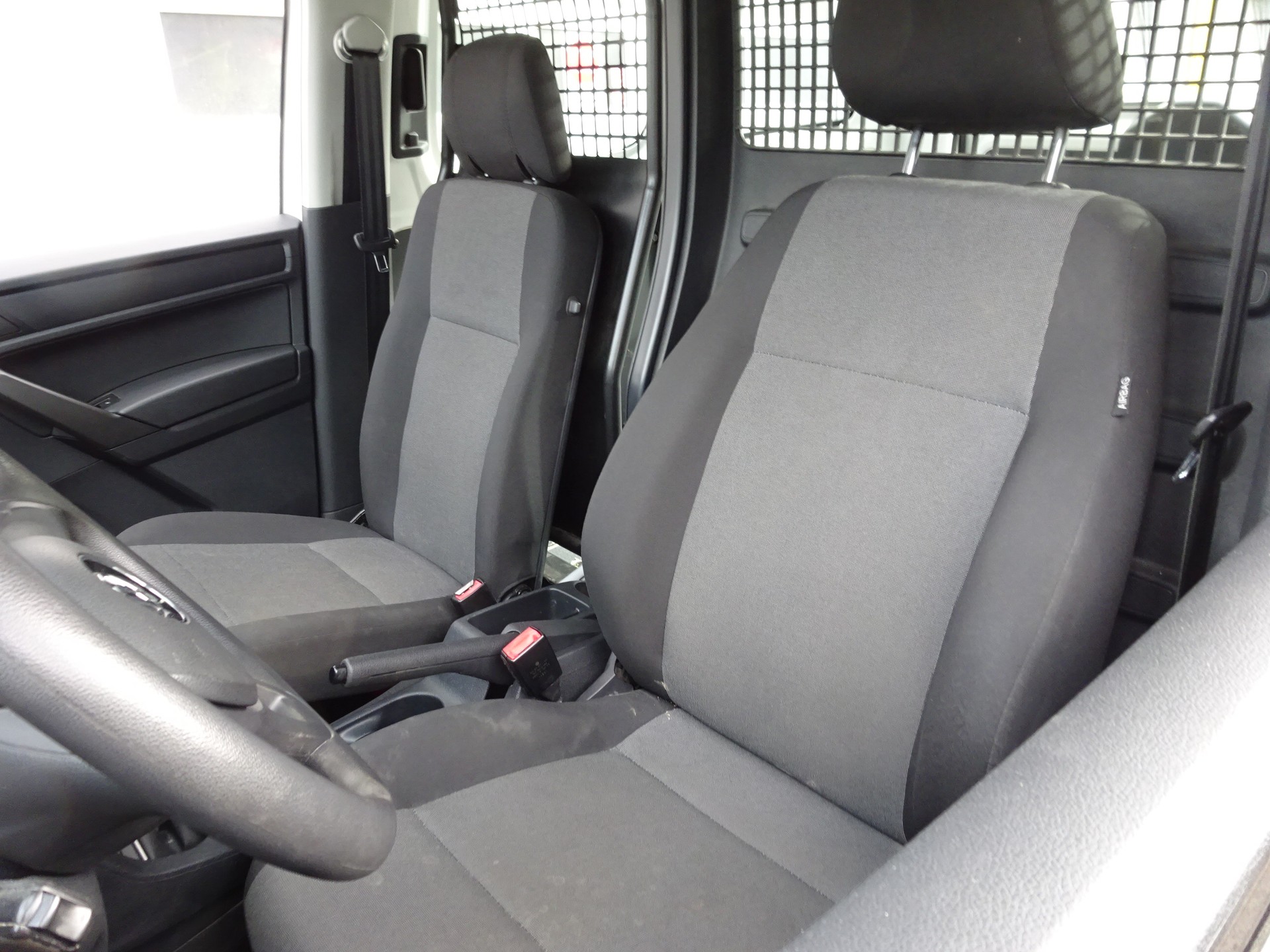 VW Caddy 2.0TDI 4Motion BlueMotion Technology-image-16