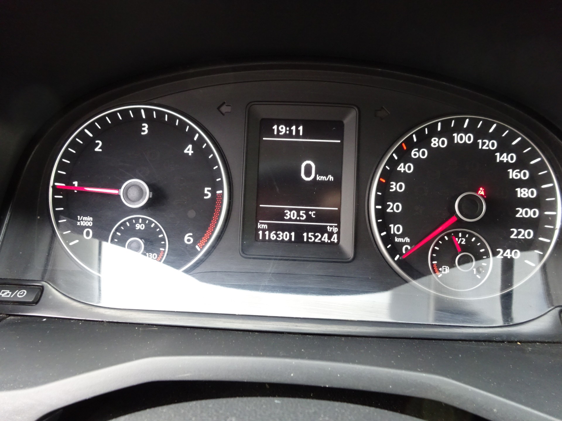 VW Caddy 2.0TDI 4Motion BlueMotion Technology-image-11