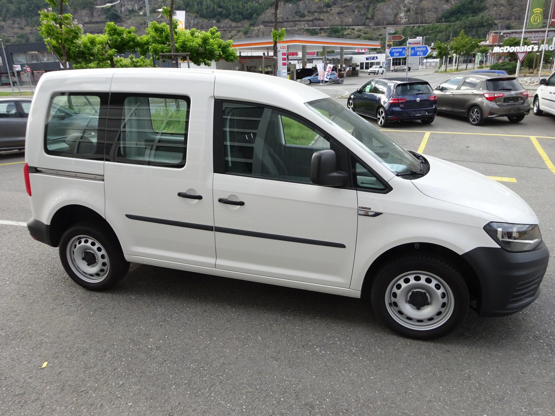 VW Caddy 2.0TDI 4Motion BlueMotion Technology-image-20