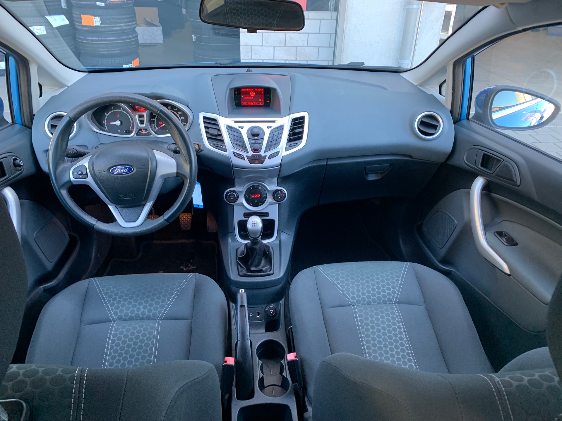 FORD Fiesta 1.25 16V Titanium-image-13