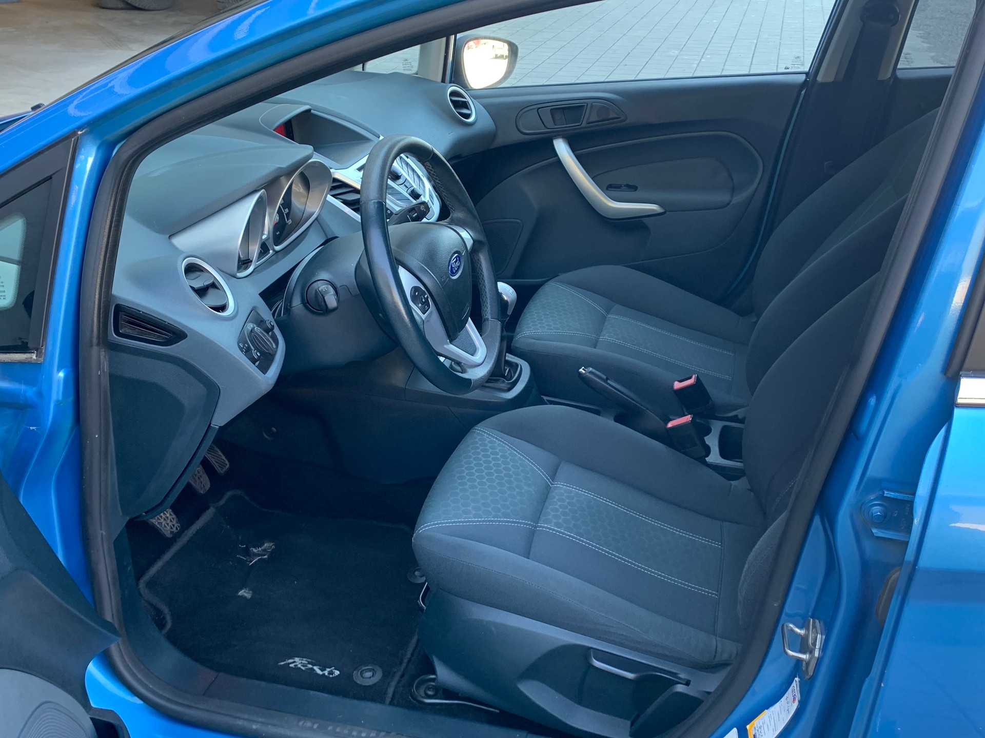 FORD Fiesta 1.25 16V Titanium-image-9