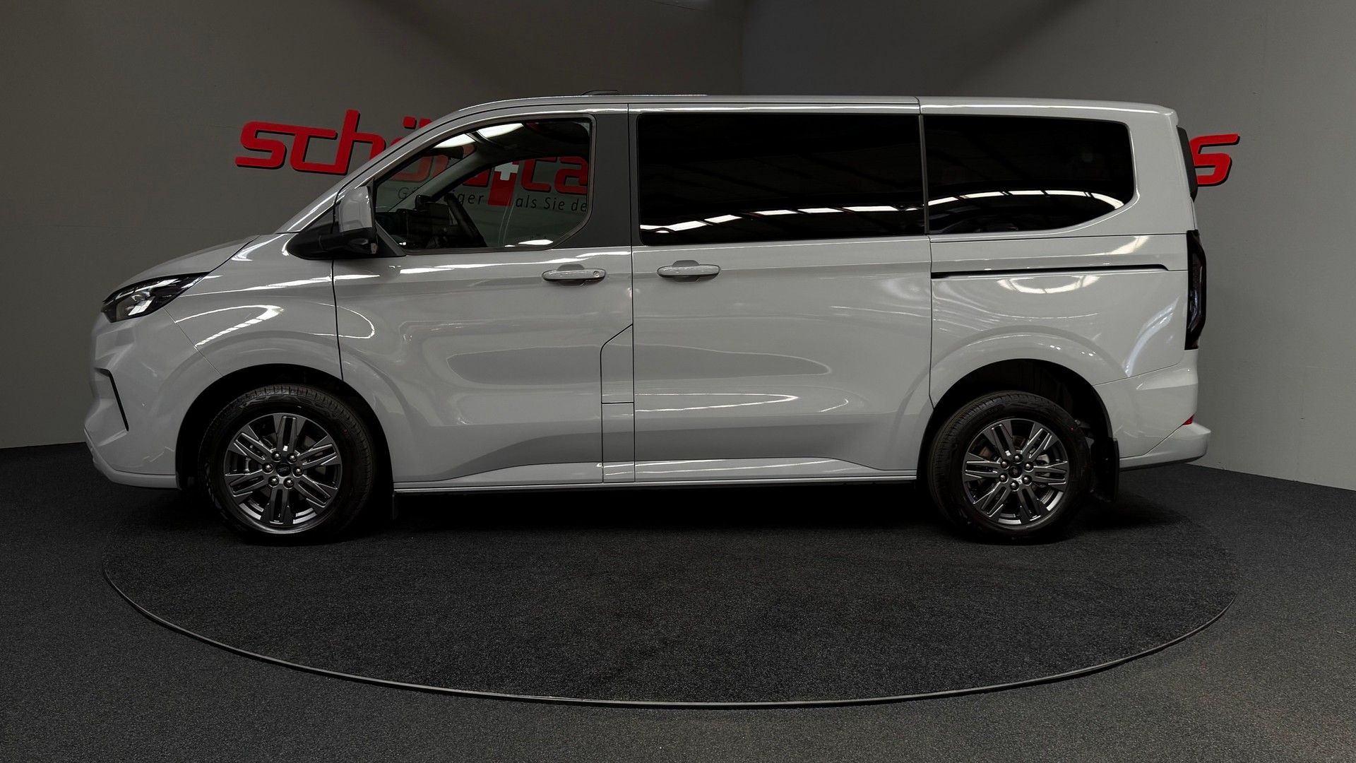 FORD Tourneo Bus 320 L1H1 Titanium Automat 4x4-image-2