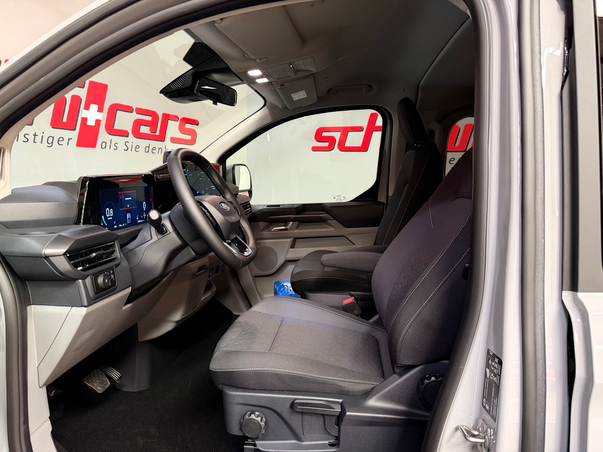 FORD Tourneo Bus 320 L1H1 Titanium Automat 4x4-image-11