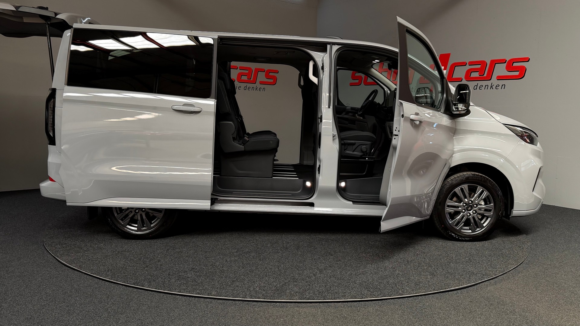 FORD Tourneo Bus 320 L1H1 Titanium Automat 4x4-image-7