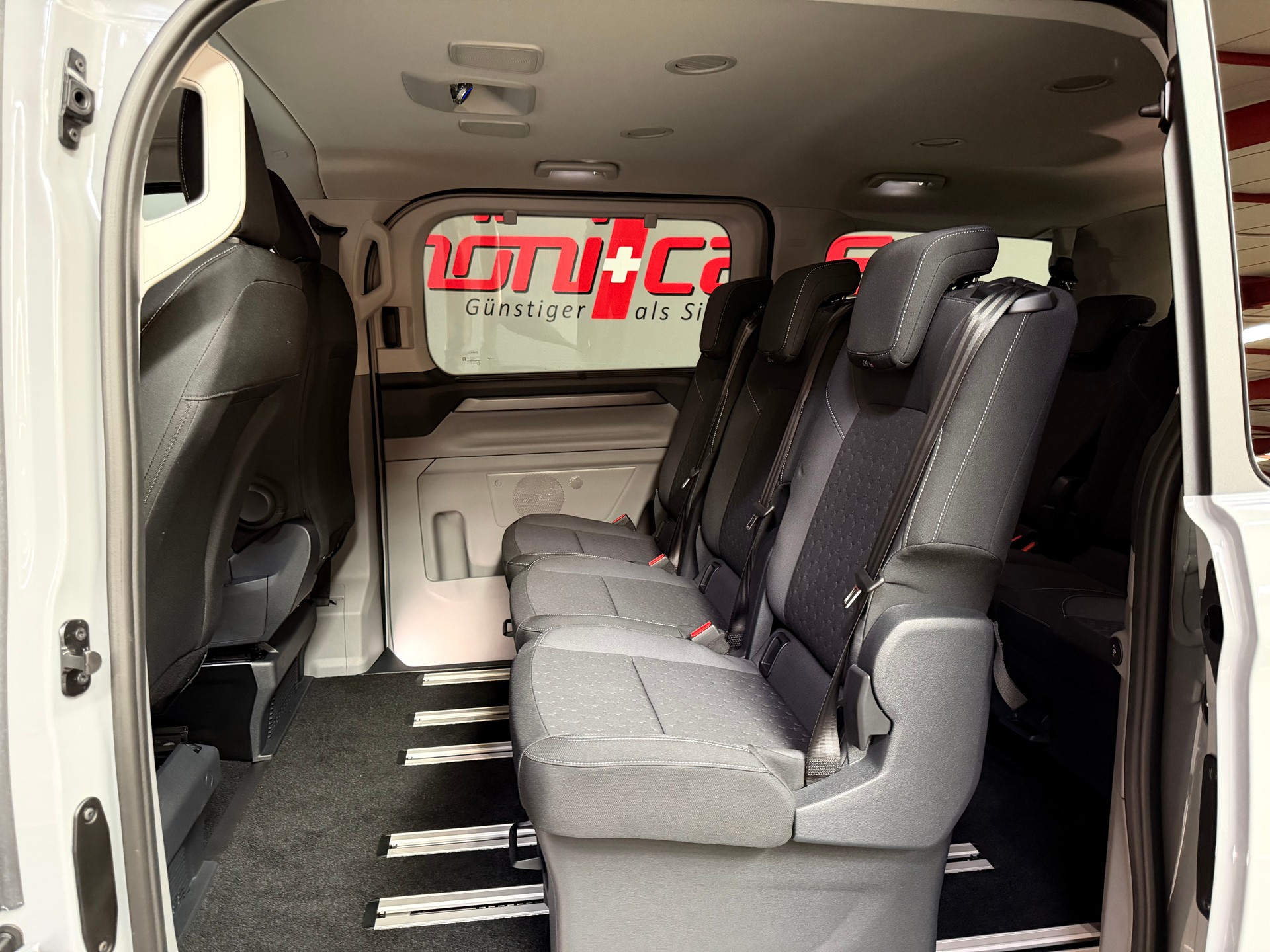 FORD Tourneo Bus 320 L1H1 Titanium Automat 4x4-image-13