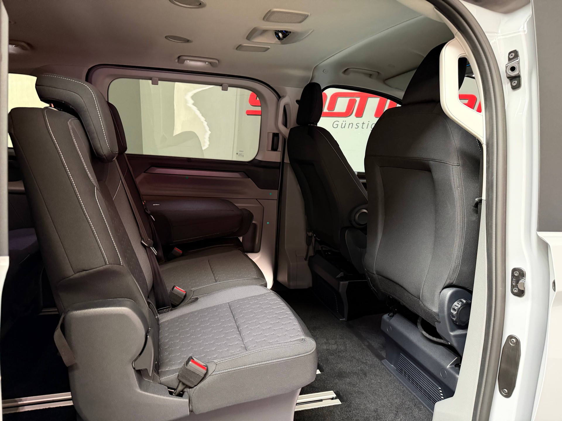 FORD Tourneo Bus 320 L1H1 Titanium Automat 4x4-image-14