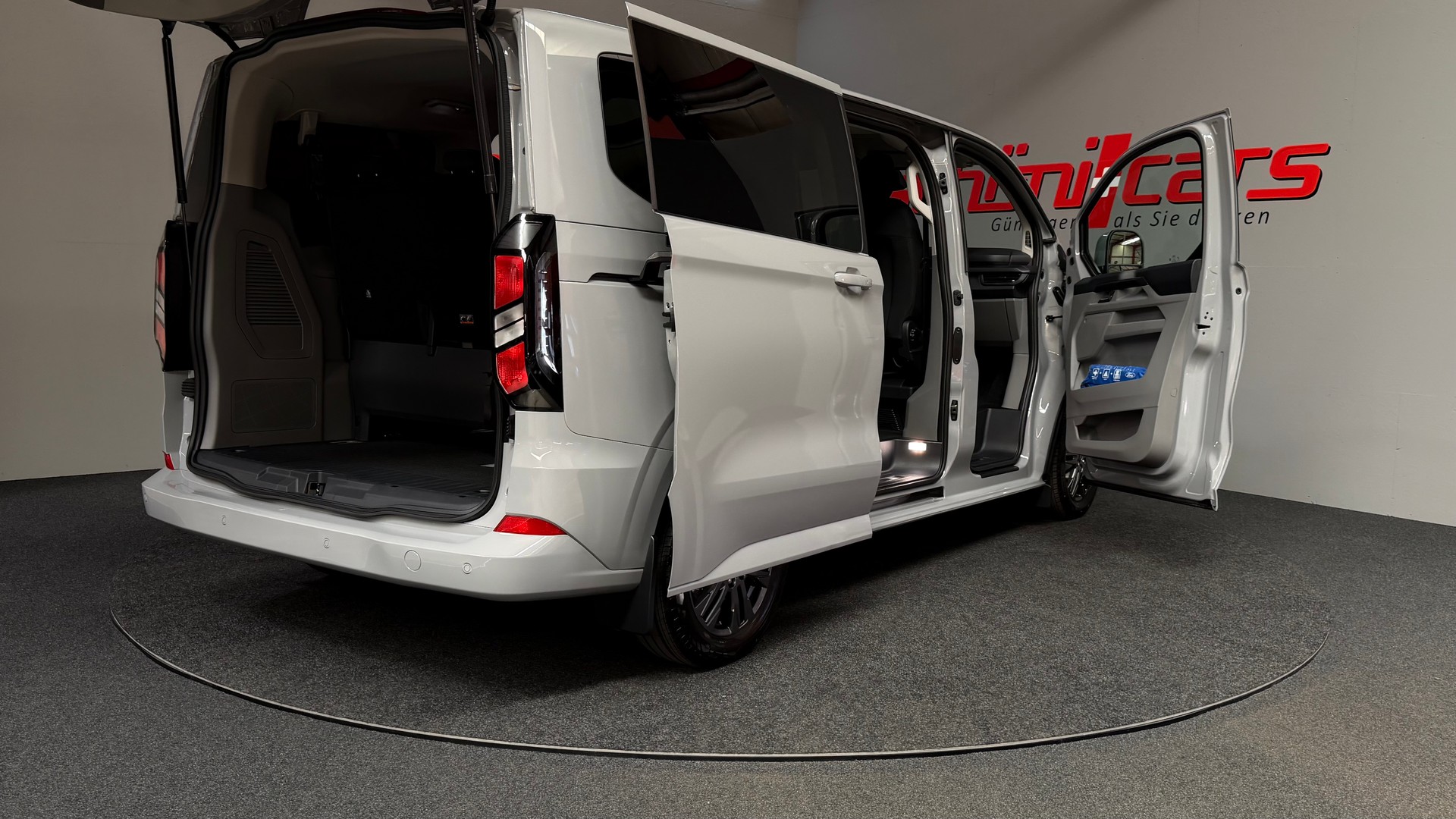 FORD Tourneo Bus 320 L1H1 Titanium Automat 4x4-image-6