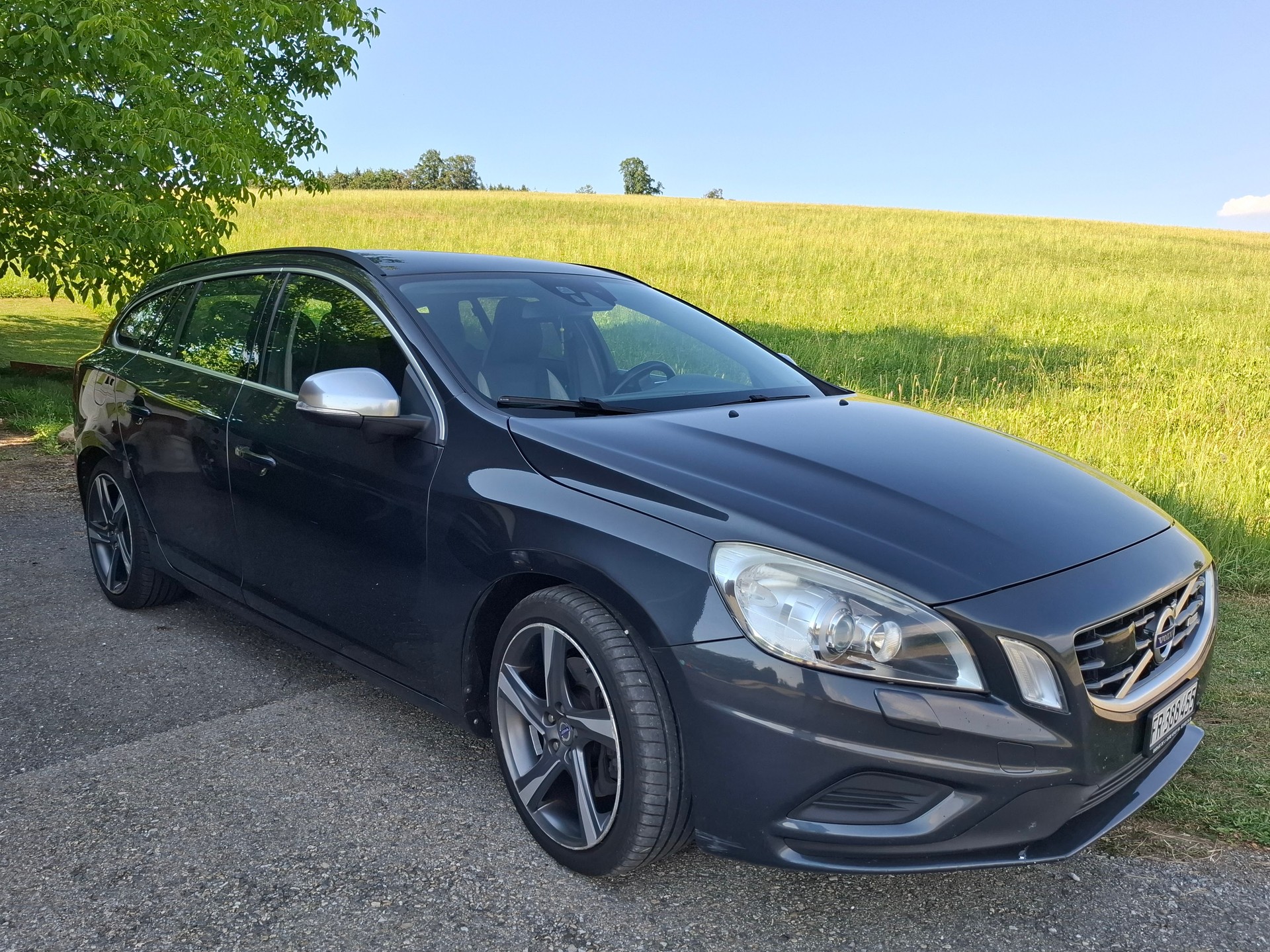 VOLVO 2.0 T5 R-Design-image-0