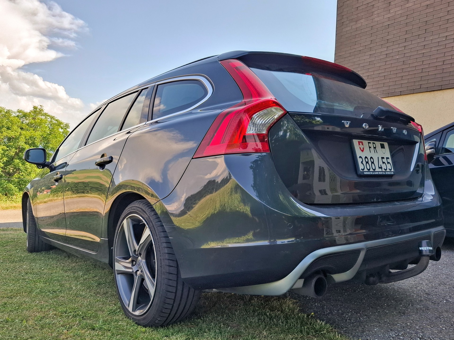 VOLVO 2.0 T5 R-Design-image-1