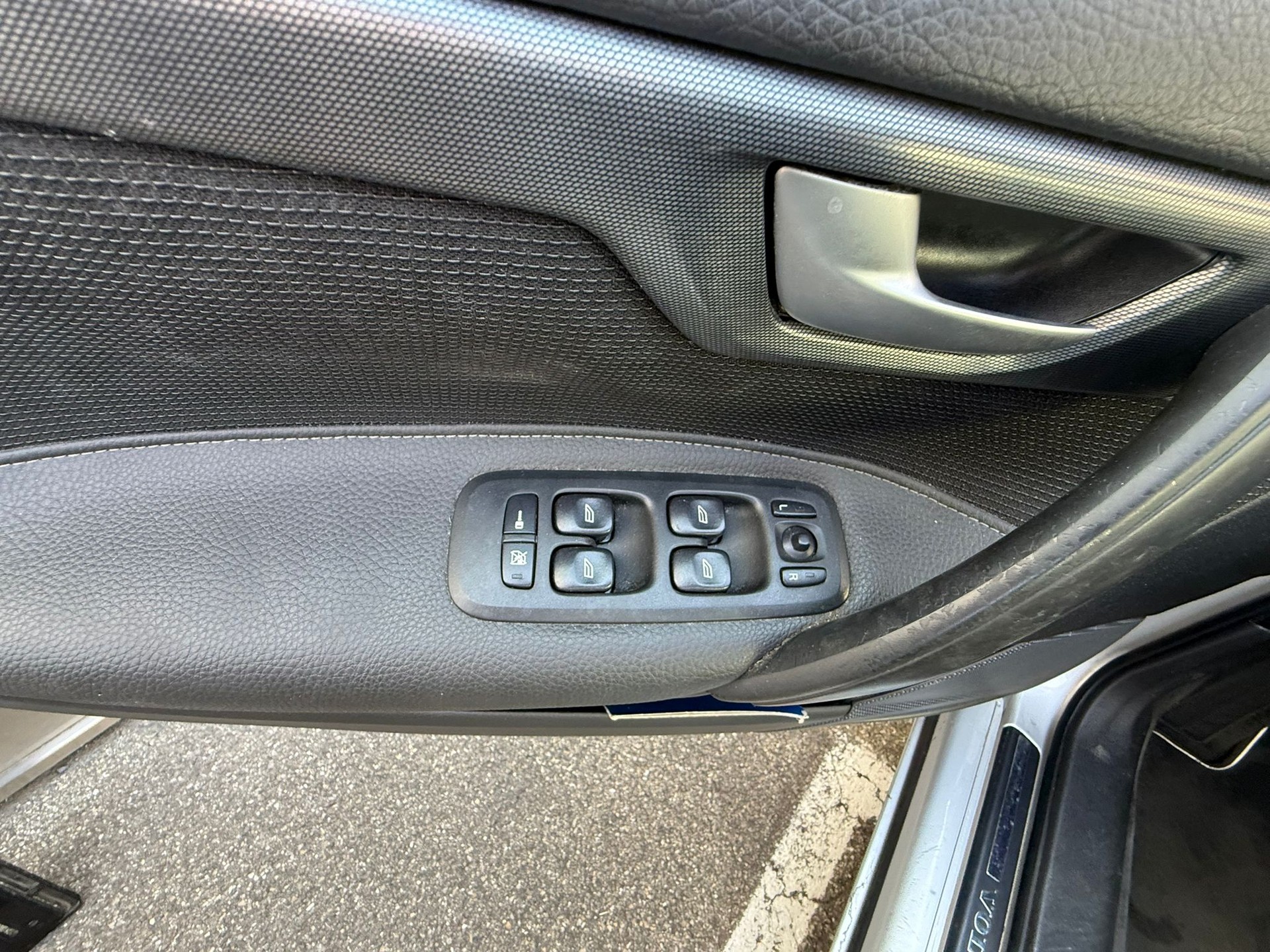 SUBARU Legacy 2.0i AWD-image-12