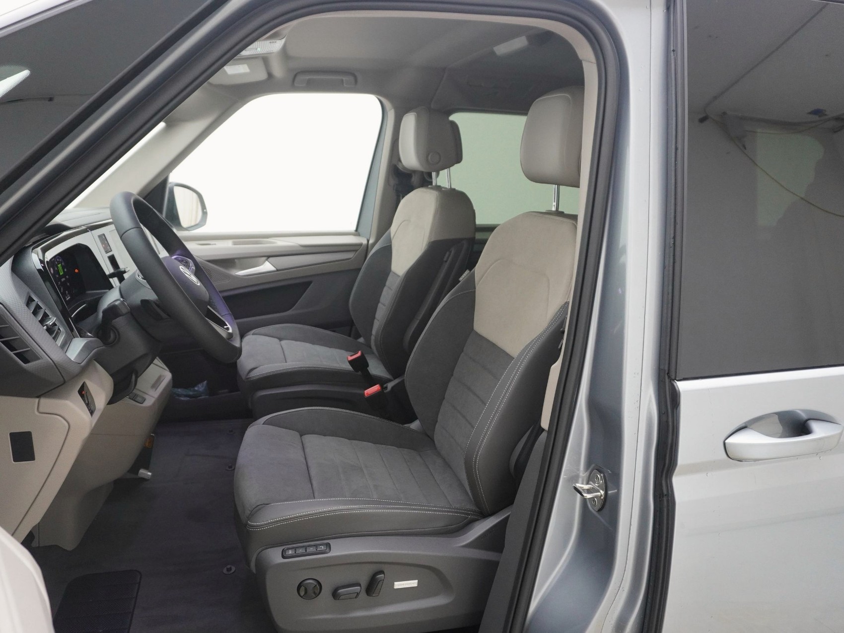 VW Multivan lang 1.5 TSI eHybrid Life Edition 4Motion DSG-image-12