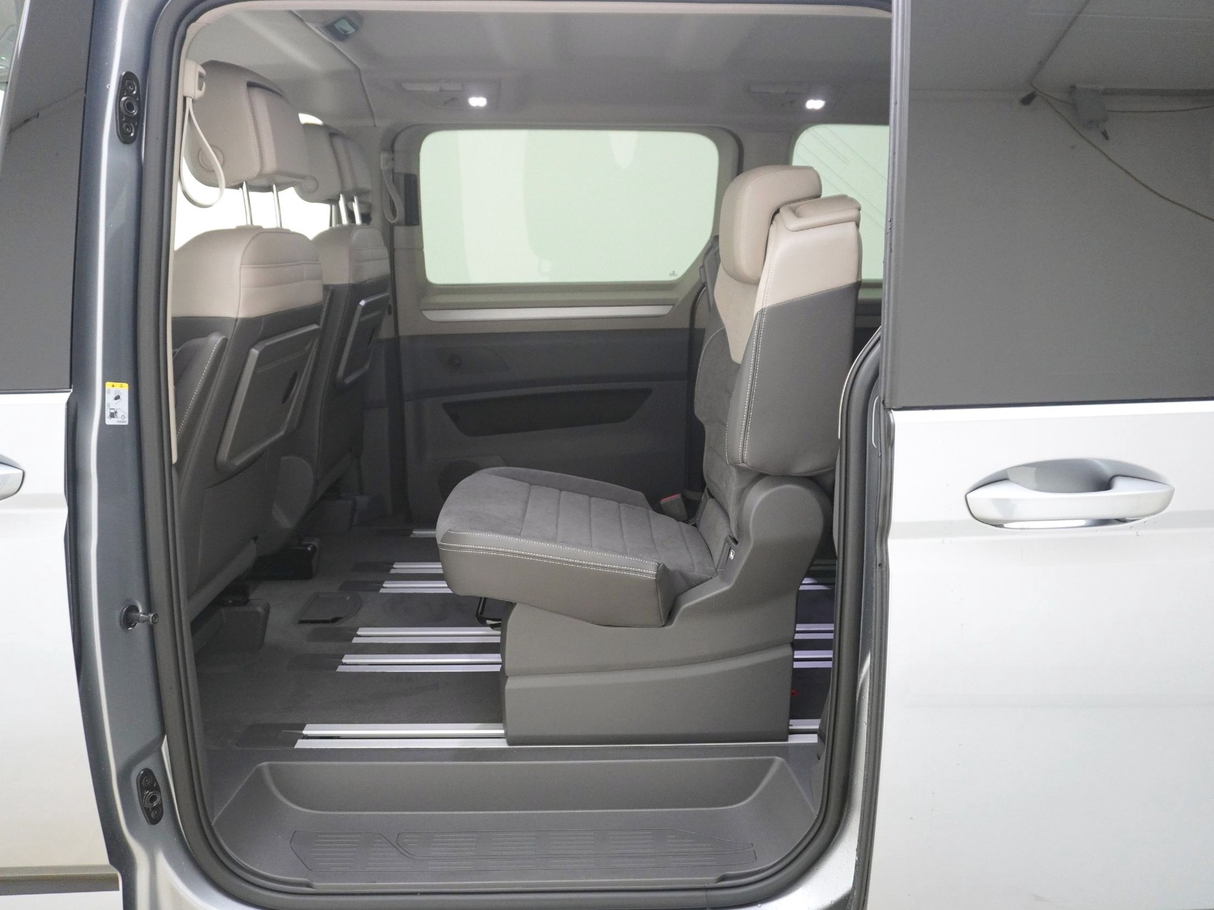 VW Multivan lang 1.5 TSI eHybrid Life Edition 4Motion DSG-image-14