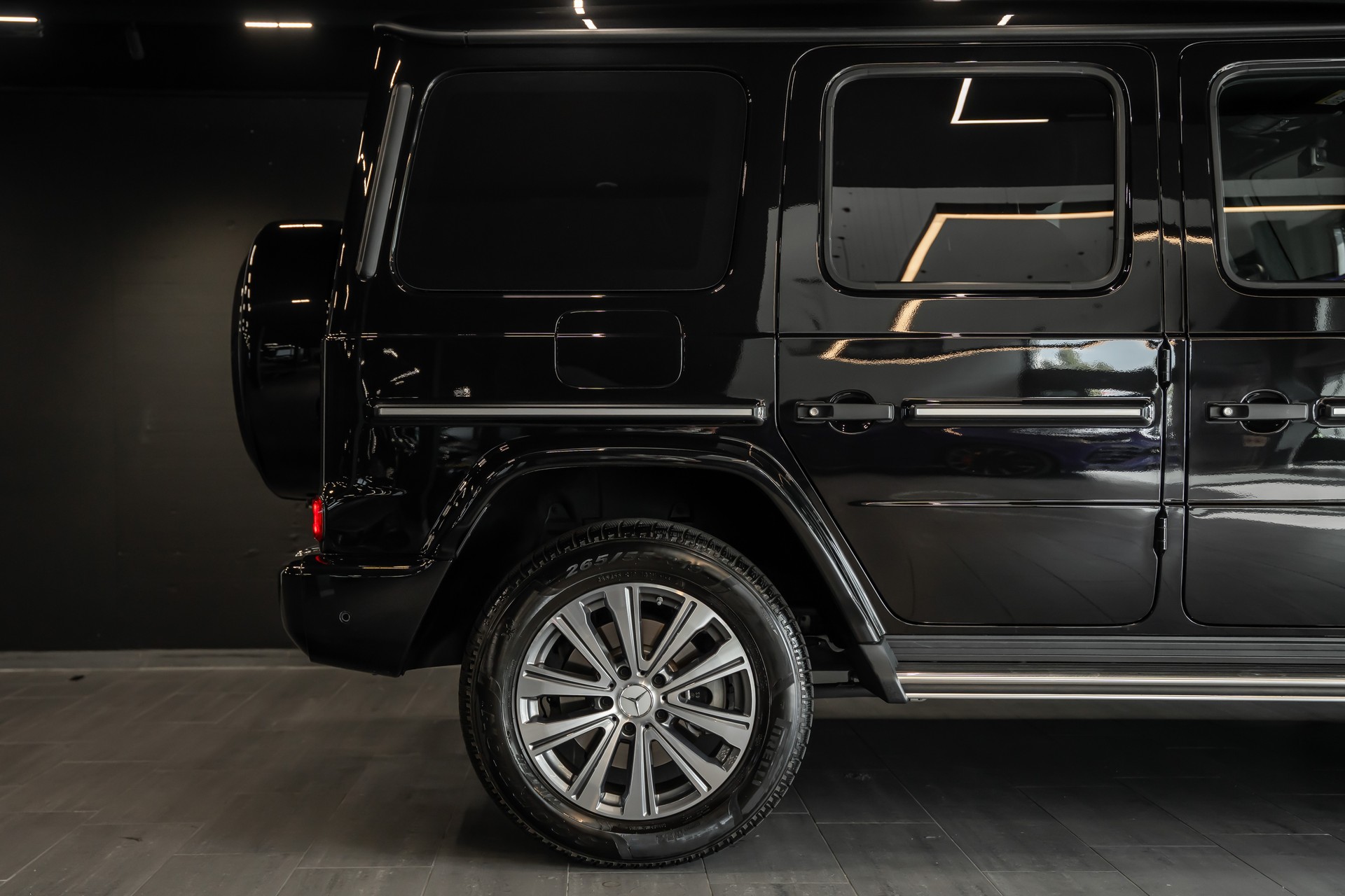 MERCEDES-BENZ G 500 AMG Line 9G-Tronic / Premium Plus Paket / Burmester / Schiebedach / Assitenzpaket / Sitzkühlung / Anhängerkupplung usm..-image-4