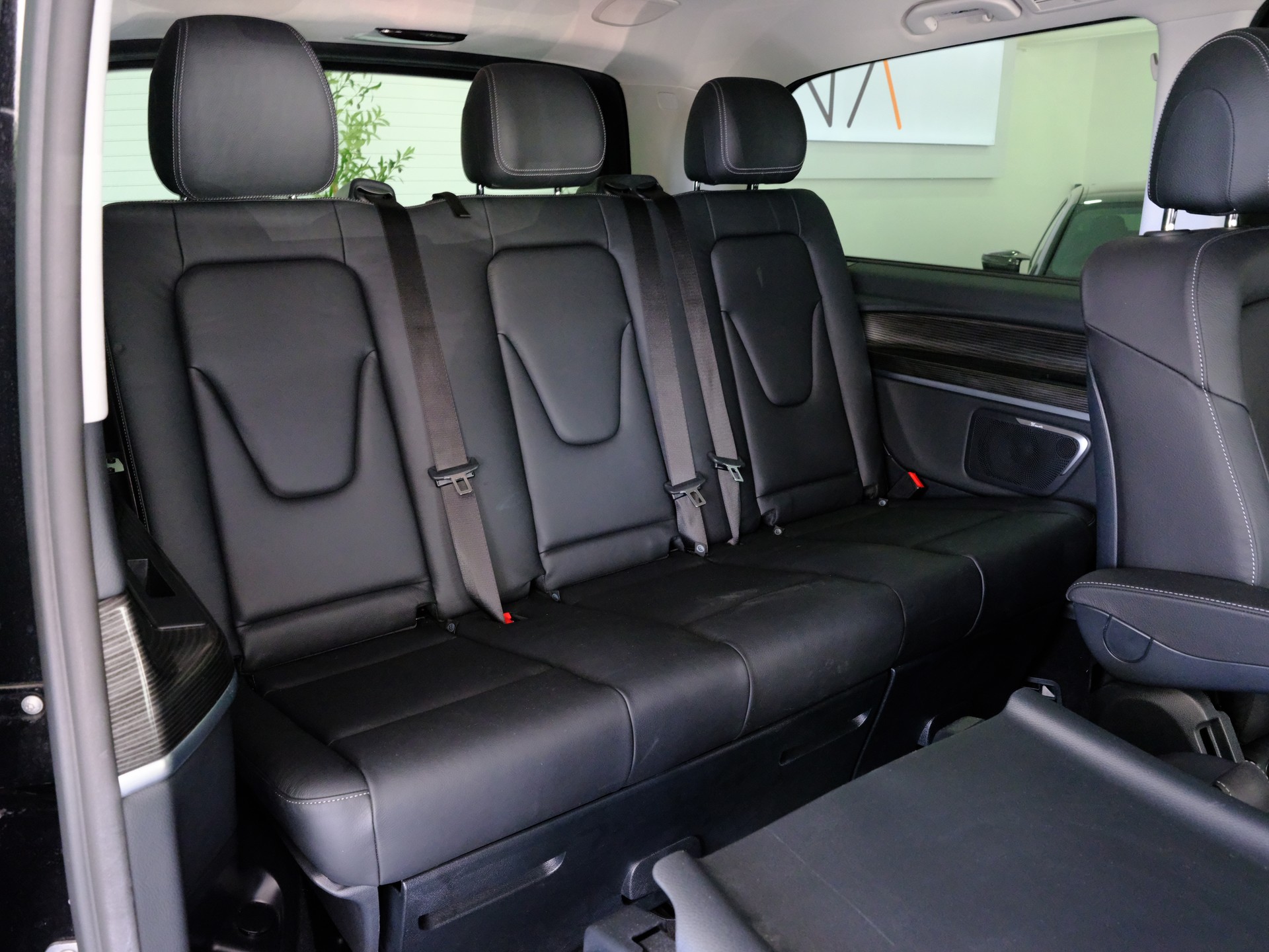 MERCEDES-BENZ V 300 d lang Avantgarde 9G-Tronic-image-17