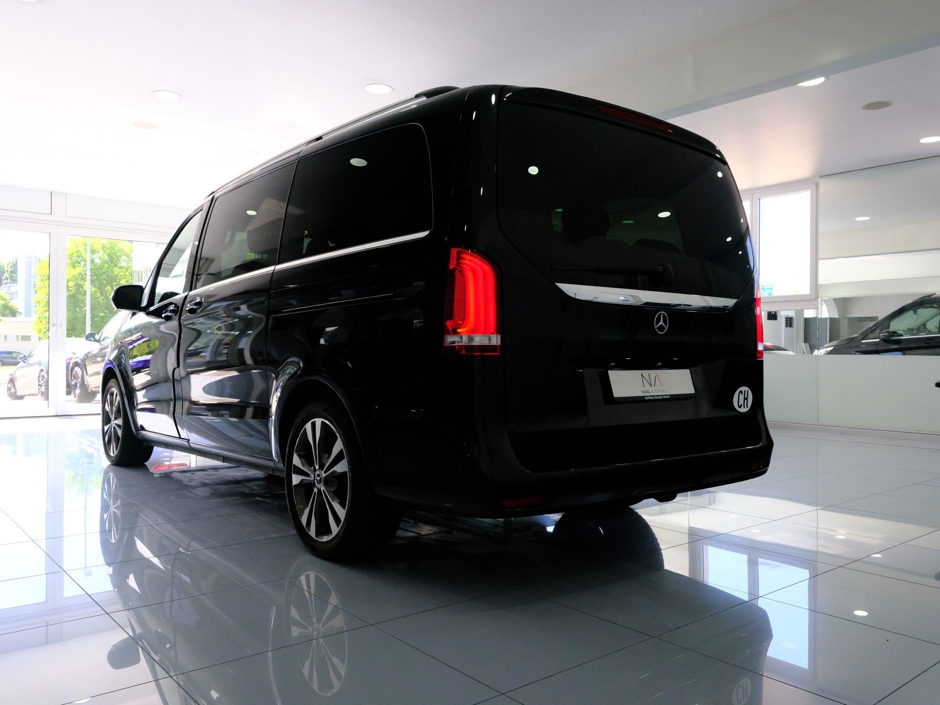 MERCEDES-BENZ V 300 d lang Avantgarde 9G-Tronic-image-4