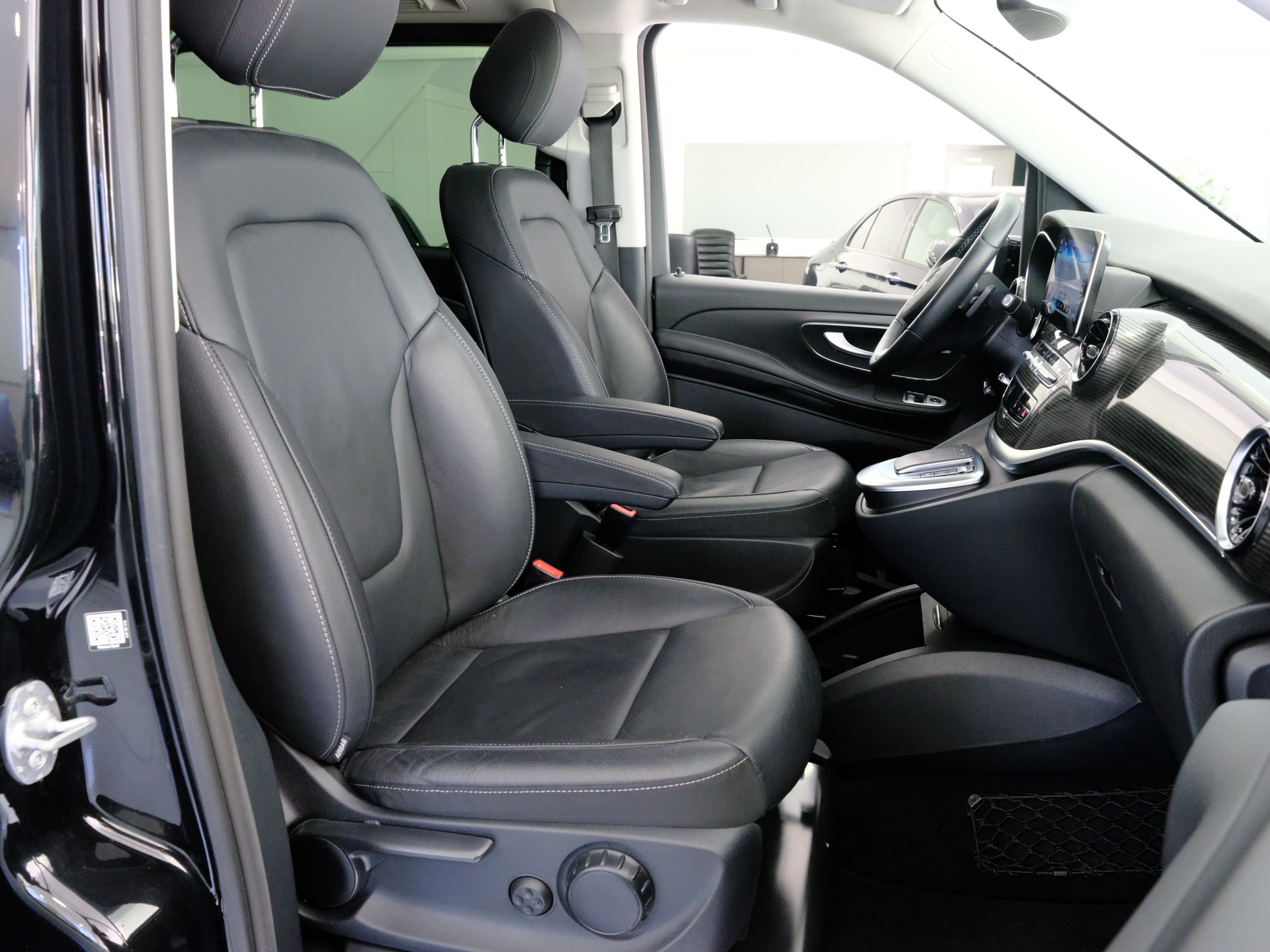 MERCEDES-BENZ V 300 d lang Avantgarde 9G-Tronic-image-15