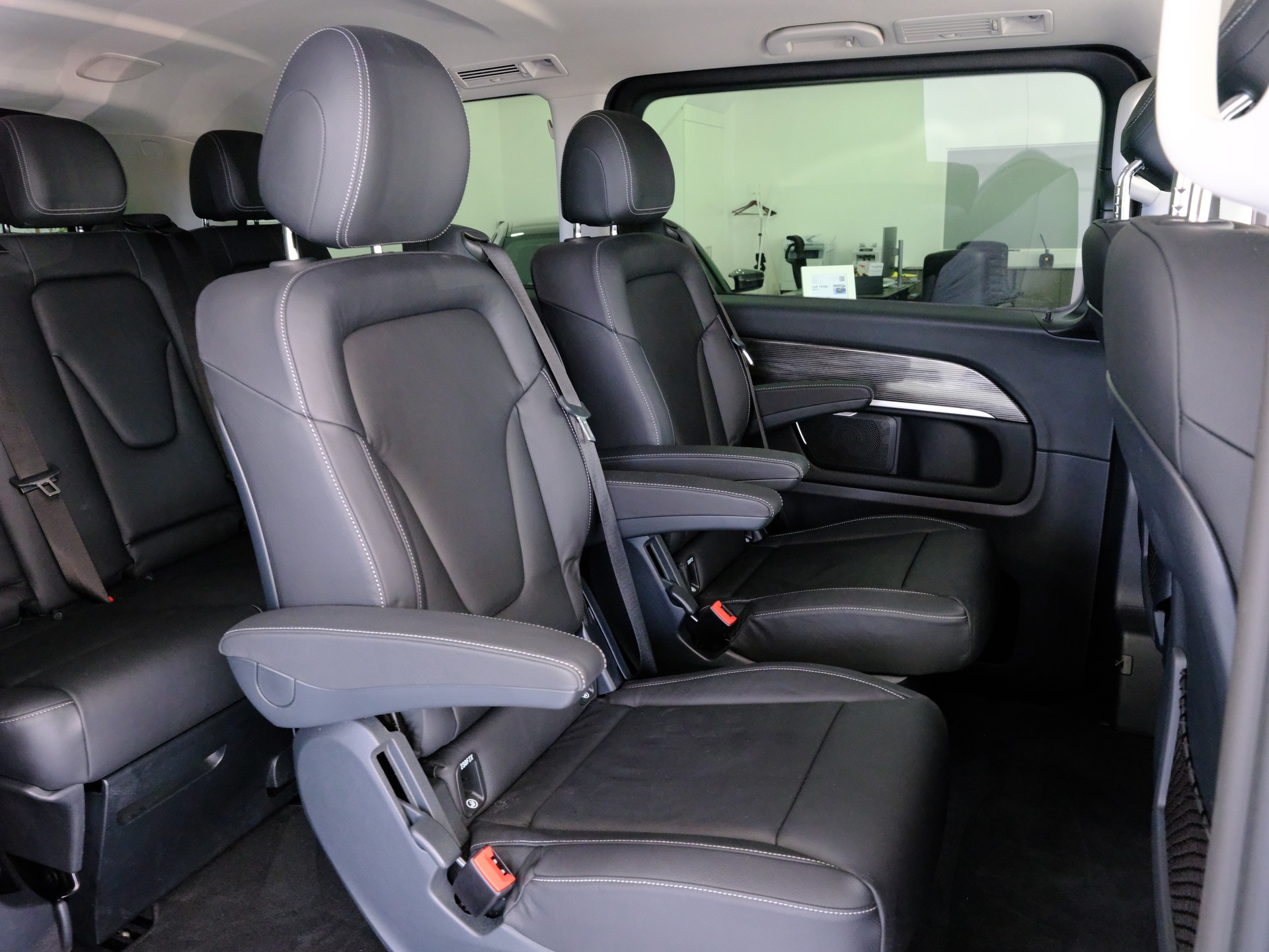 MERCEDES-BENZ V 300 d lang Avantgarde 9G-Tronic-image-16