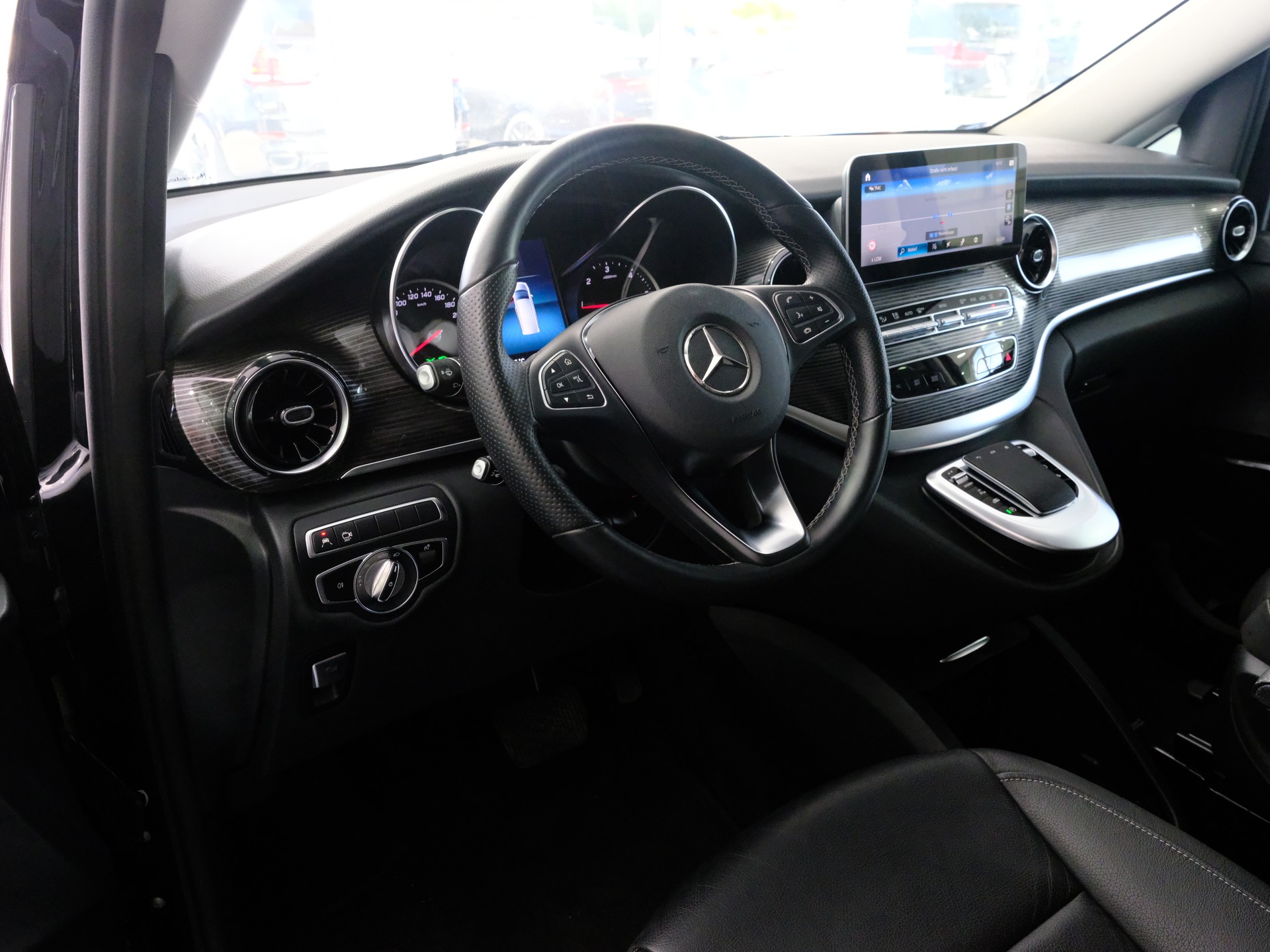 MERCEDES-BENZ V 300 d lang Avantgarde 9G-Tronic-image-8