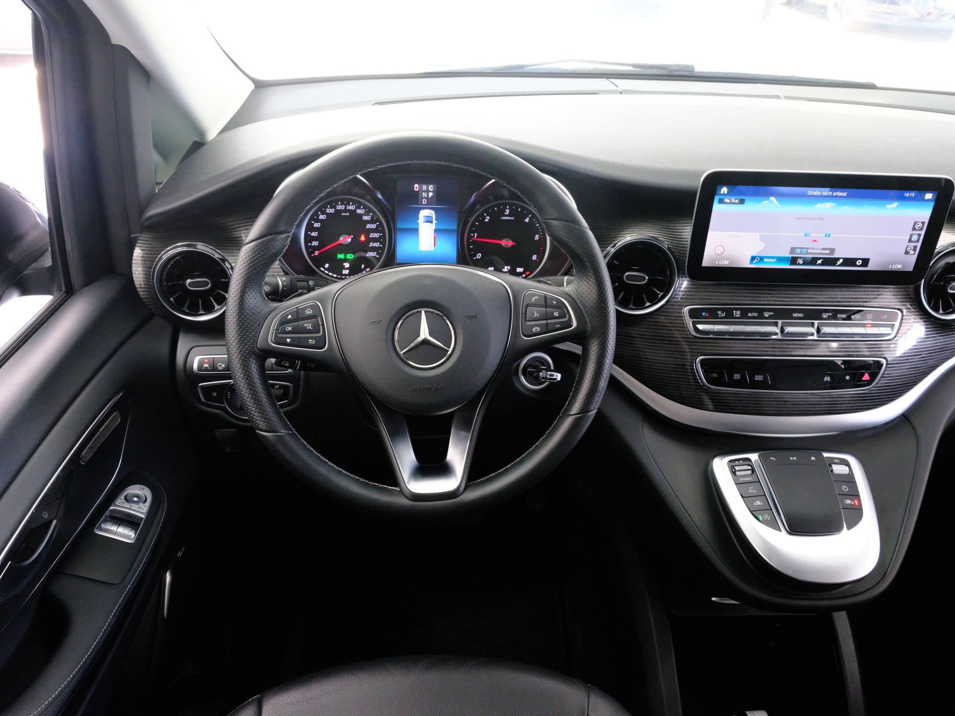 MERCEDES-BENZ V 300 d lang Avantgarde 9G-Tronic-image-11