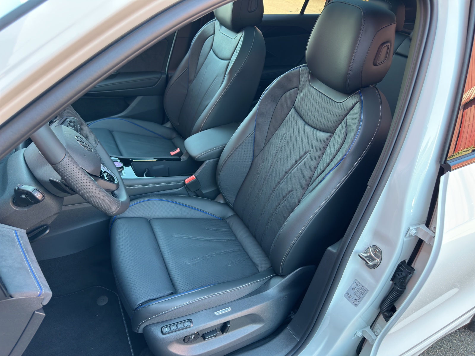 VW Tiguan 2.0 TSI DSG R-Line Plus 4Motion-image-11