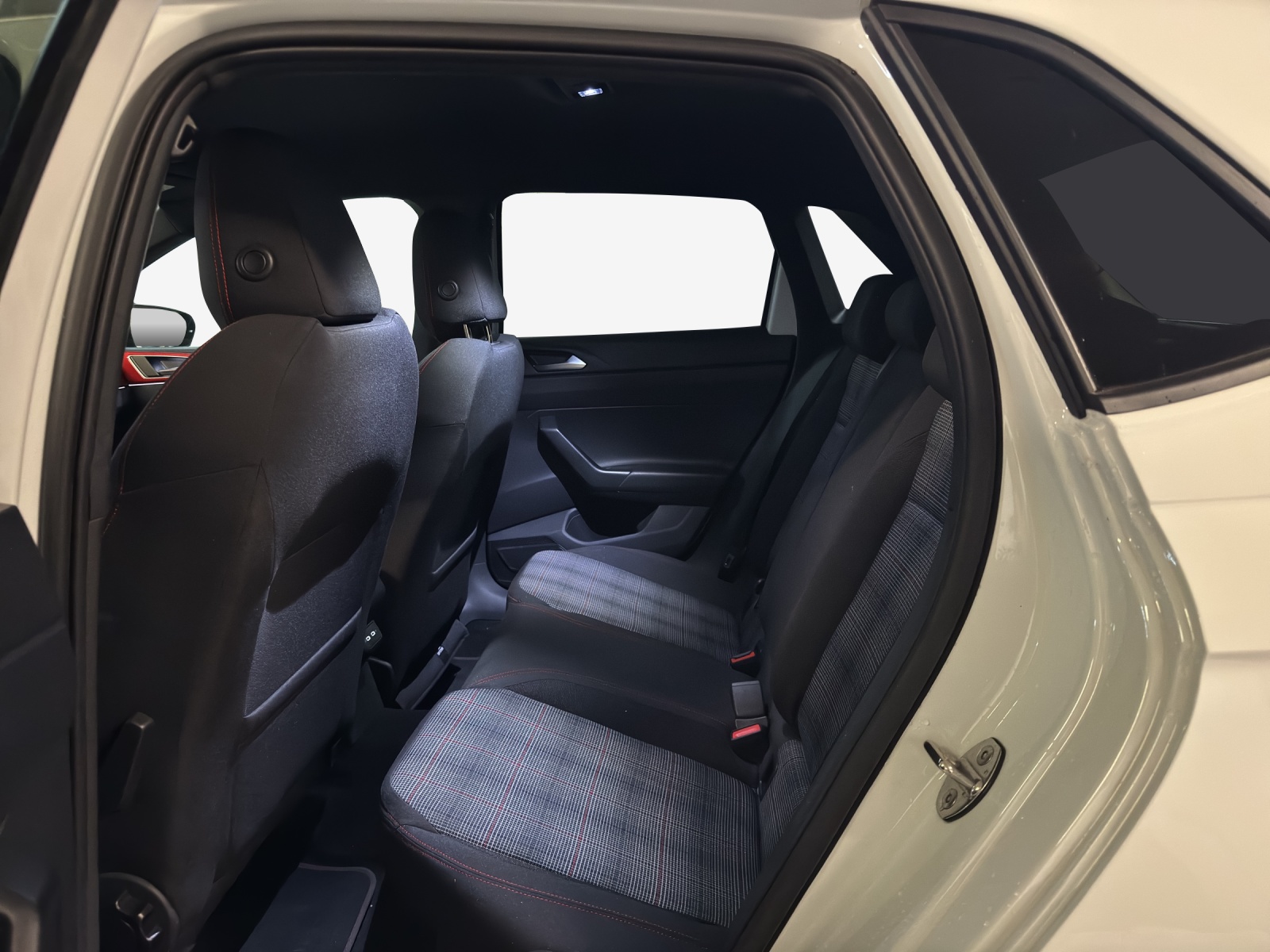 VW Polo 2.0 TSI GTI DSG-image-11