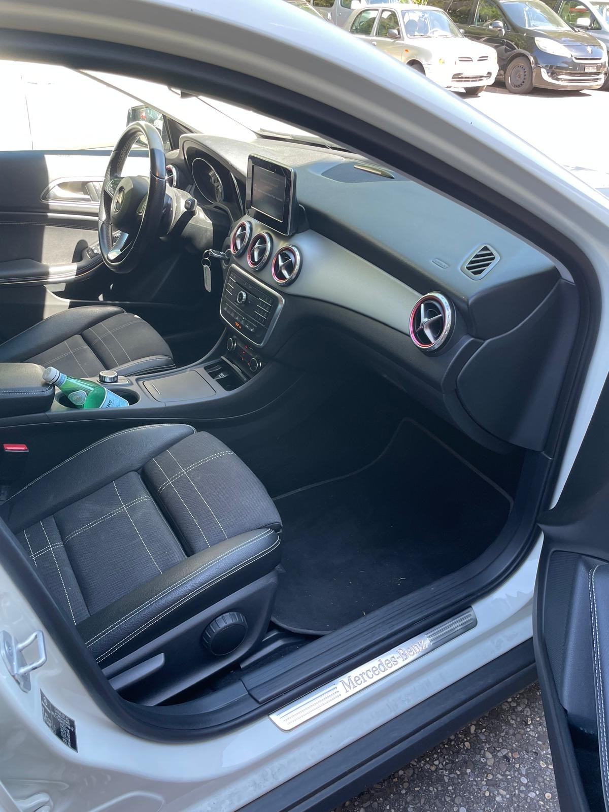 MERCEDES-BENZ GLA 200 Night Star 7G-DCT-image-4